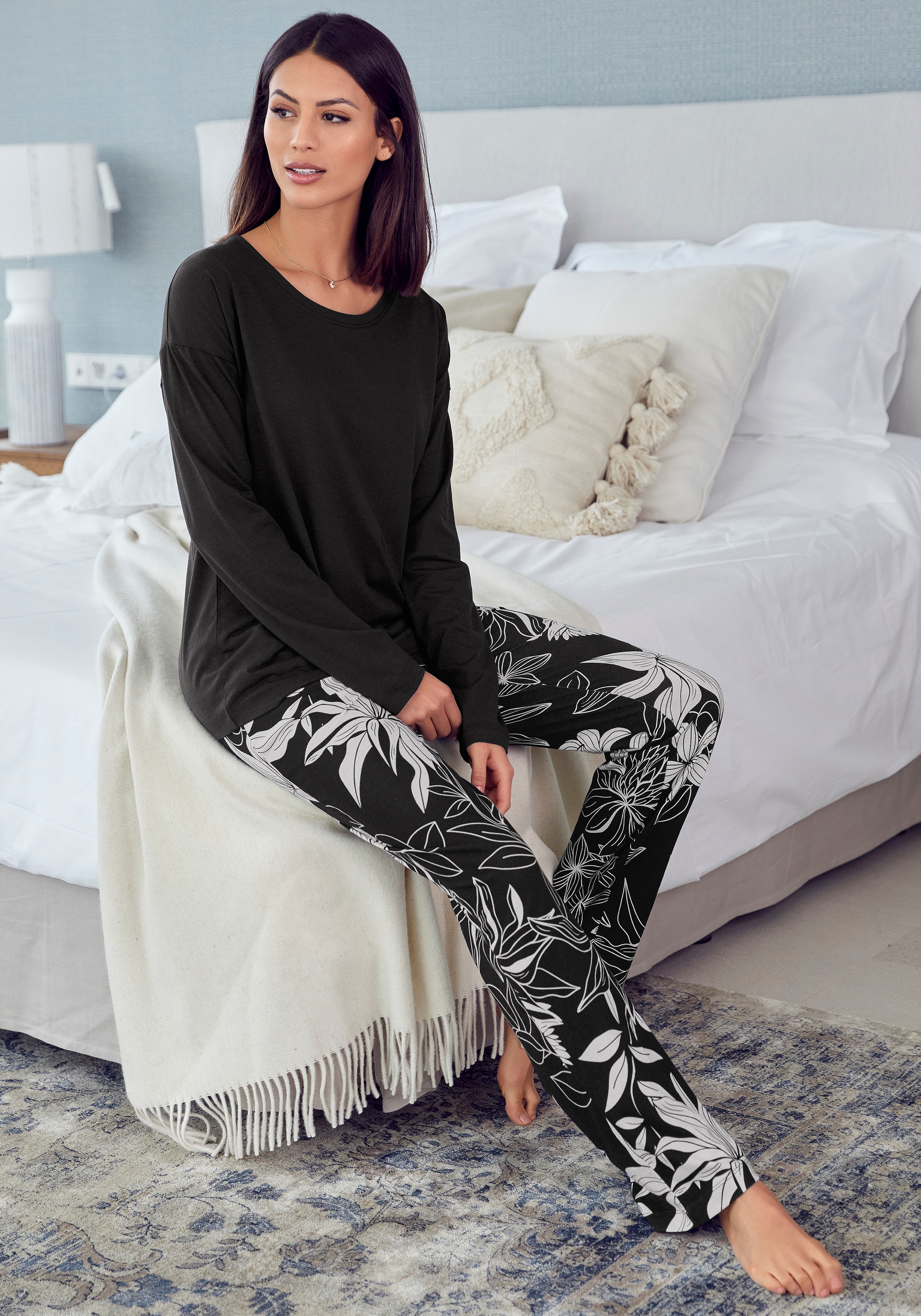 LASCANA Schlafhose, mit floralem Druck
