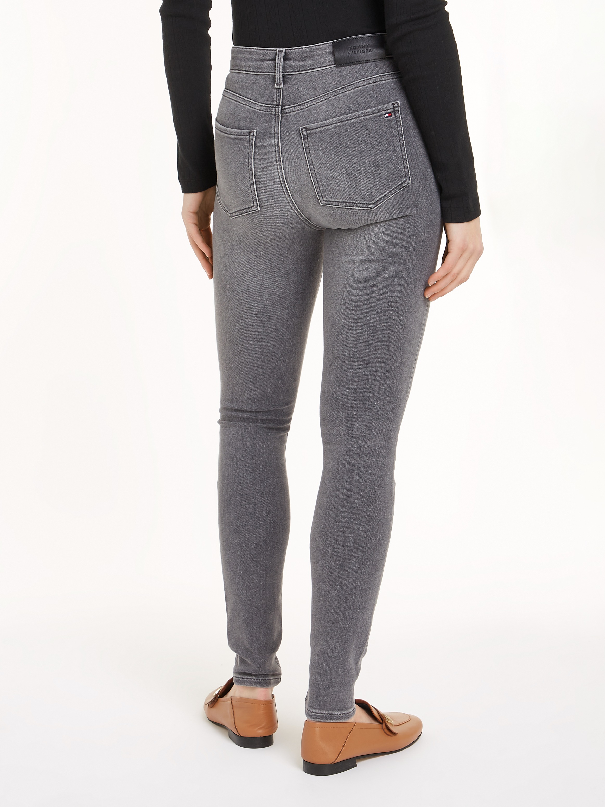 Tommy Hilfiger Skinny-fit-Jeans »HARLEM U SKINNY HW CAL«, mit Tommy Hilfiger Logo-Badge