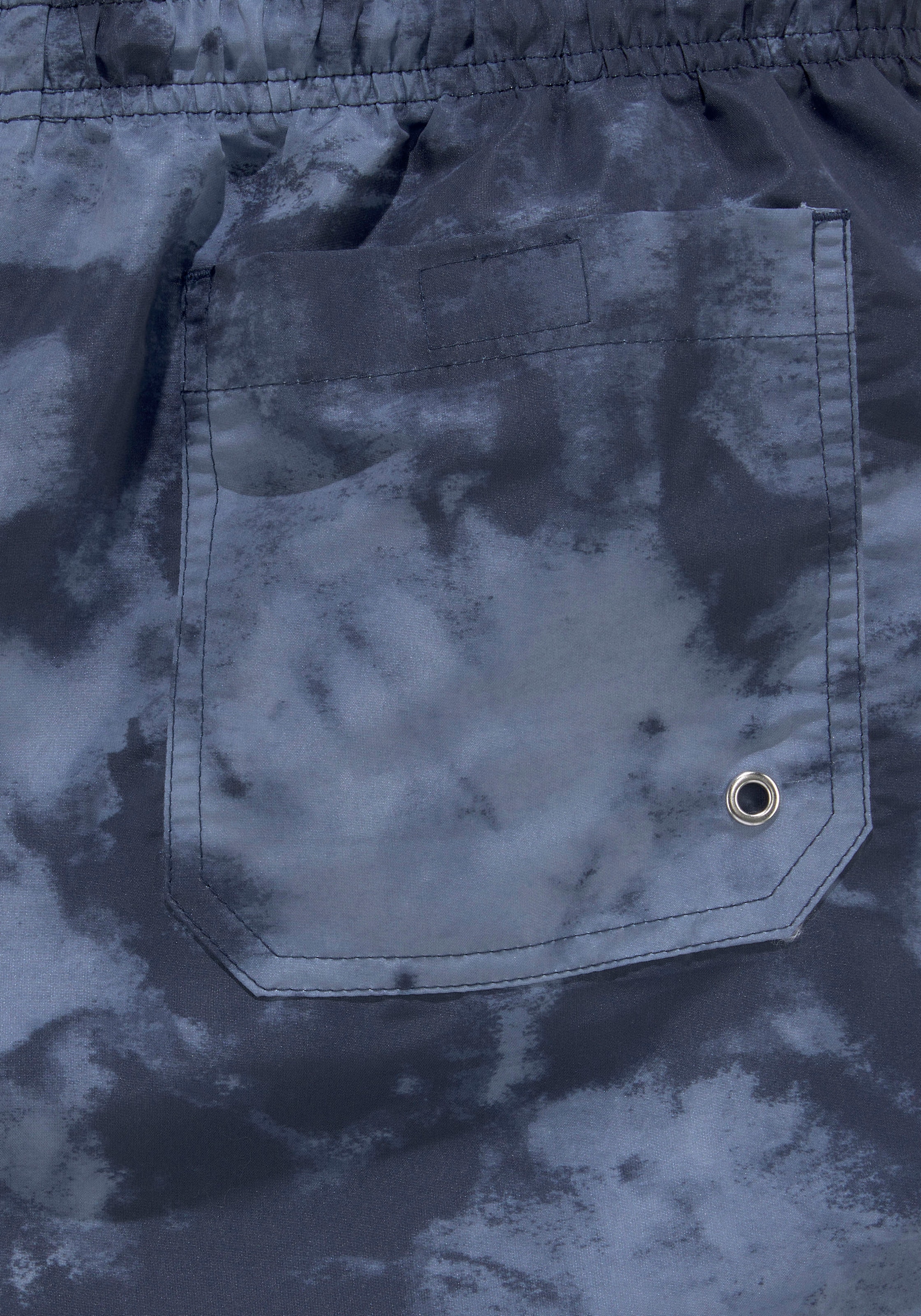 Venice Beach Badeshorts »Mat«, mit trendigem Batikdruck