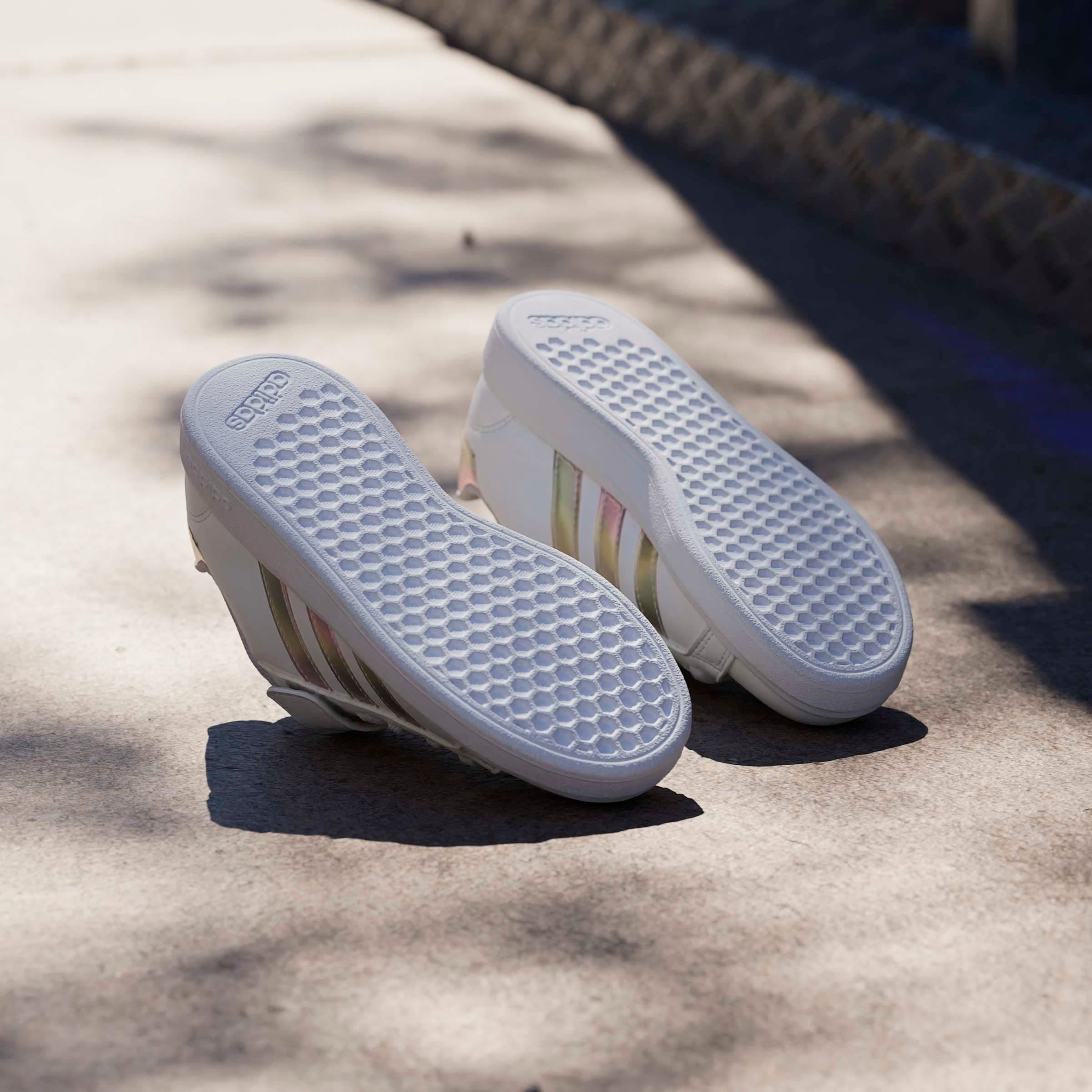 adidas Sportswear Klettschuh »GRAND COURT 2.0 KIDS«  Design auf den Spuren des adidas Superstar