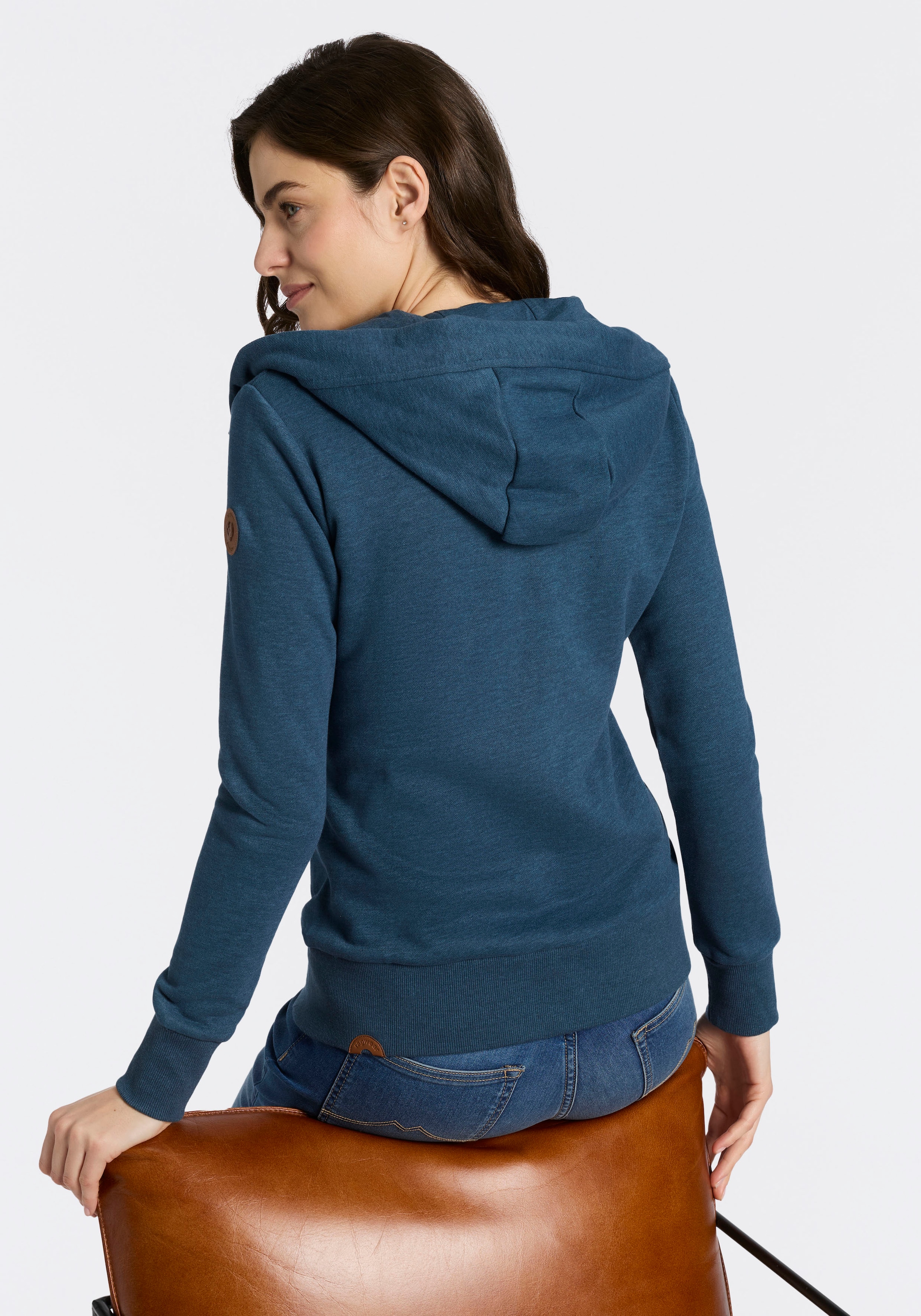 Ragwear Kapuzensweatjacke »NESKIA ZIP A O« mit Kordelzug und Logo am Ärmel