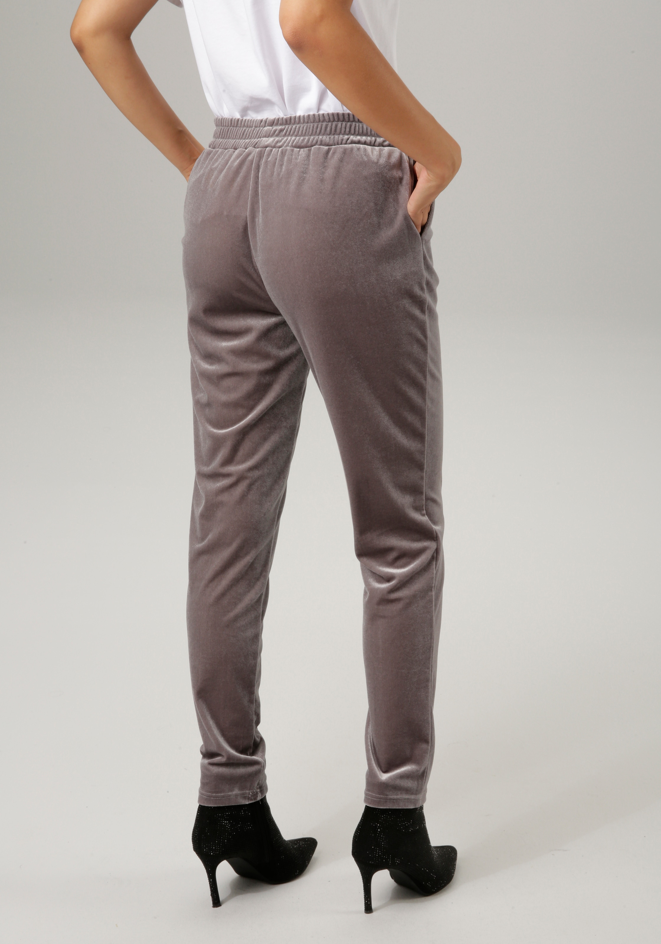 Aniston CASUAL Schlupfhose, aus edlem, glänzenden Samt