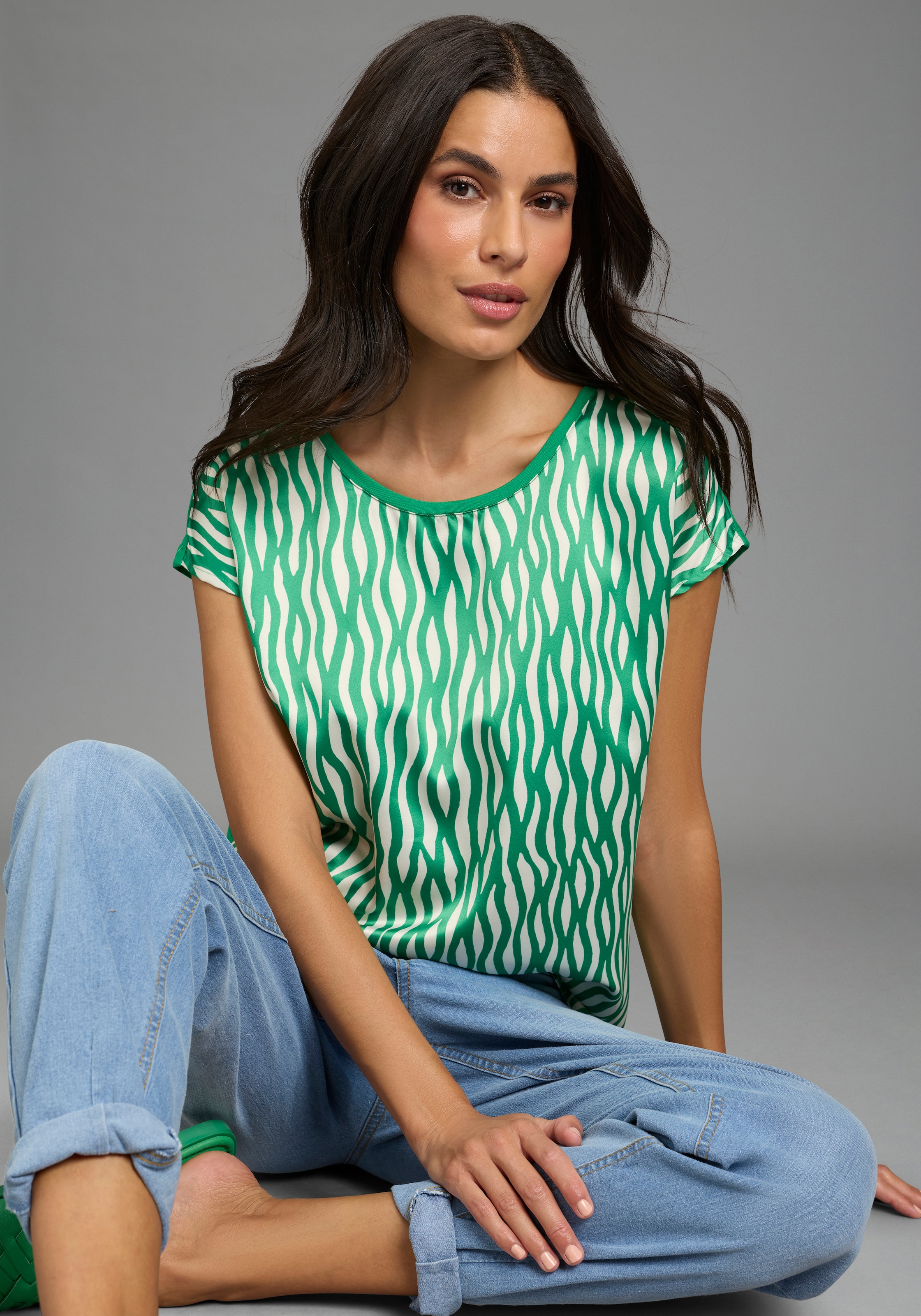 Laura Scott Shirtbluse »im Materialmix mit Satin, verschiedene Muster für jeden Geschmack,« femininer Stil, Rundhalsausschnitt, lockere Passform