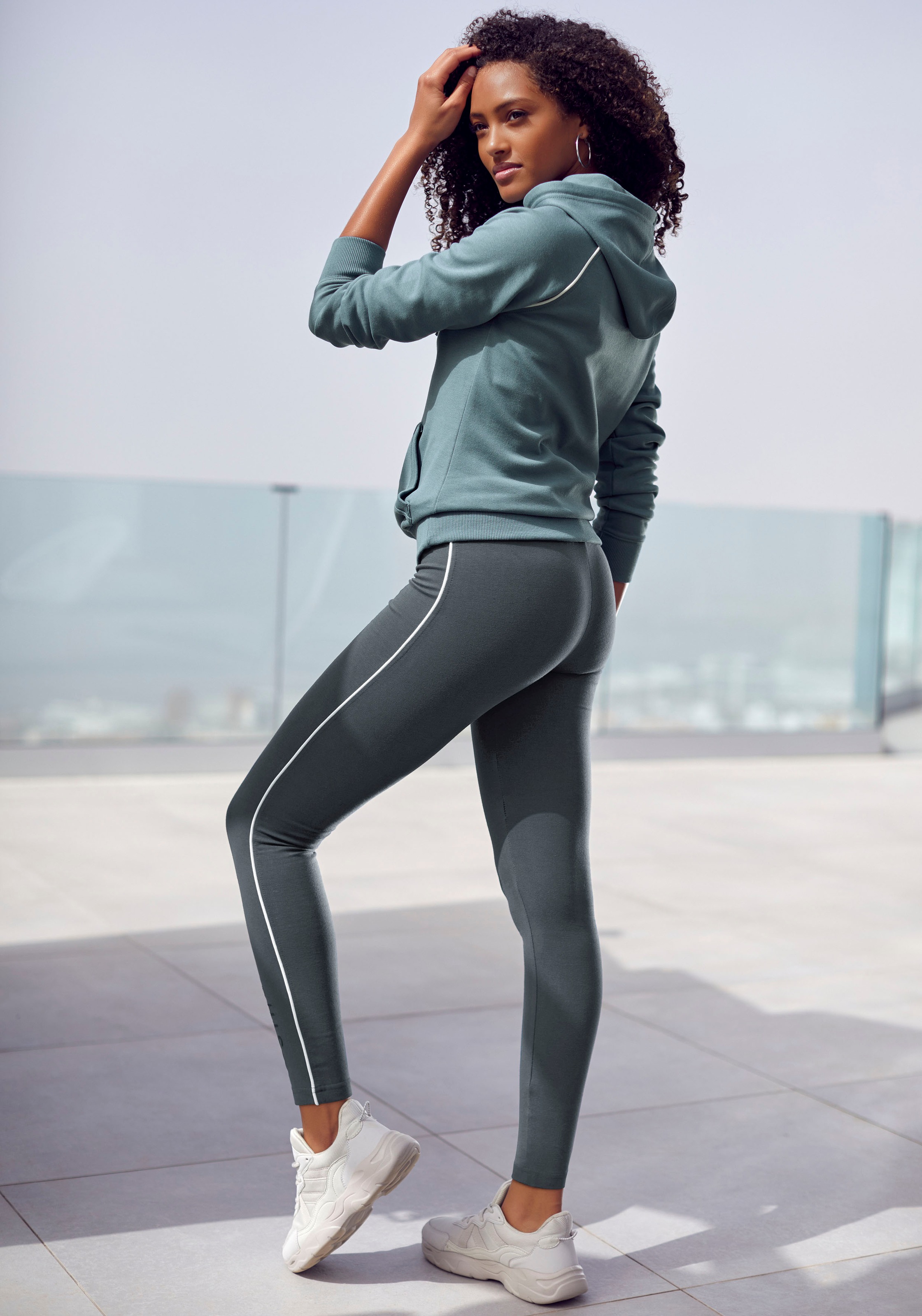 H.I.S Leggings, mit weißer Kontrastpaspel, Loungewear