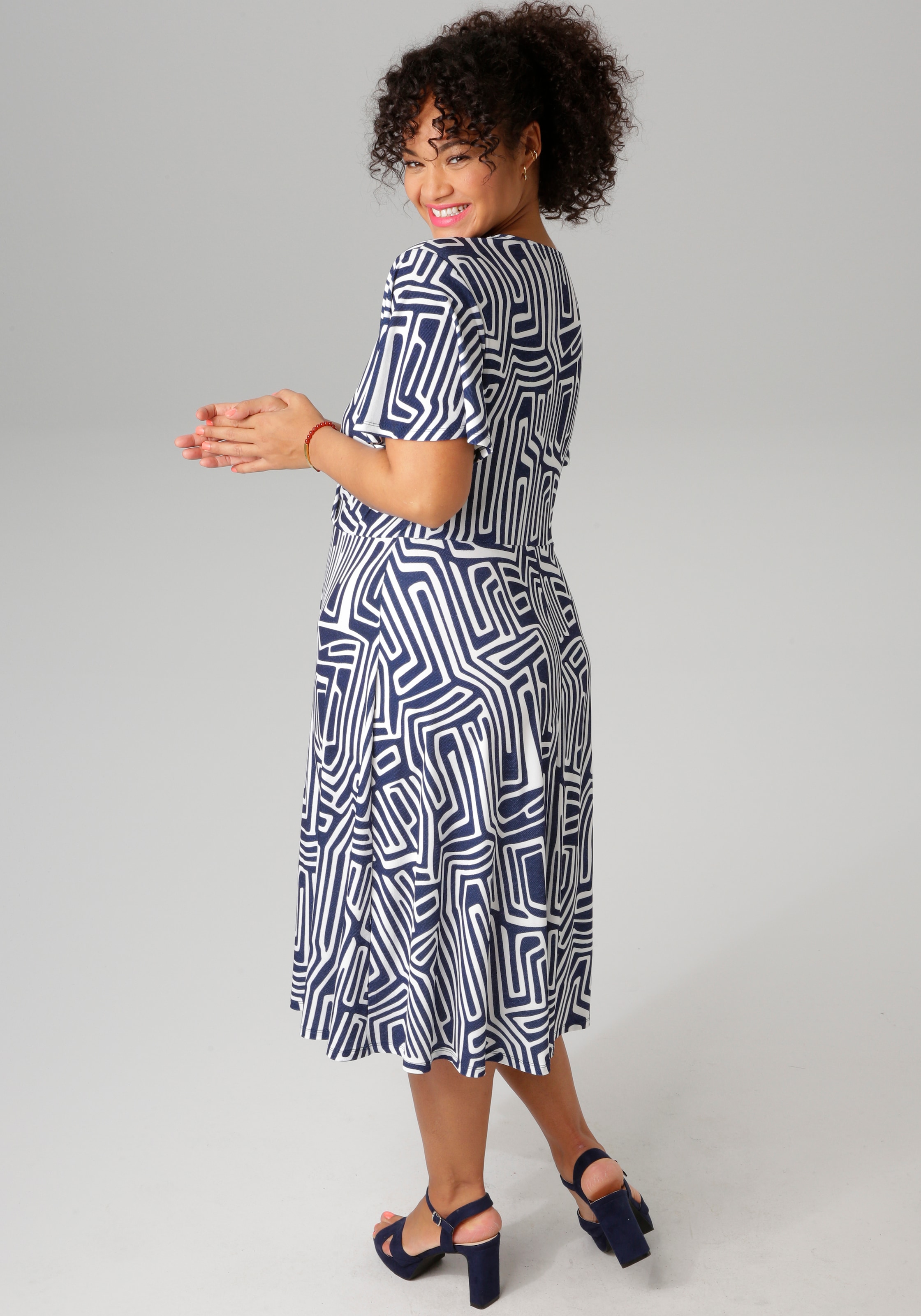 Aniston PLUS Jerseykleid, mit V-Ausschnitt in Wickeloptik - NEUE KOLLEKTION