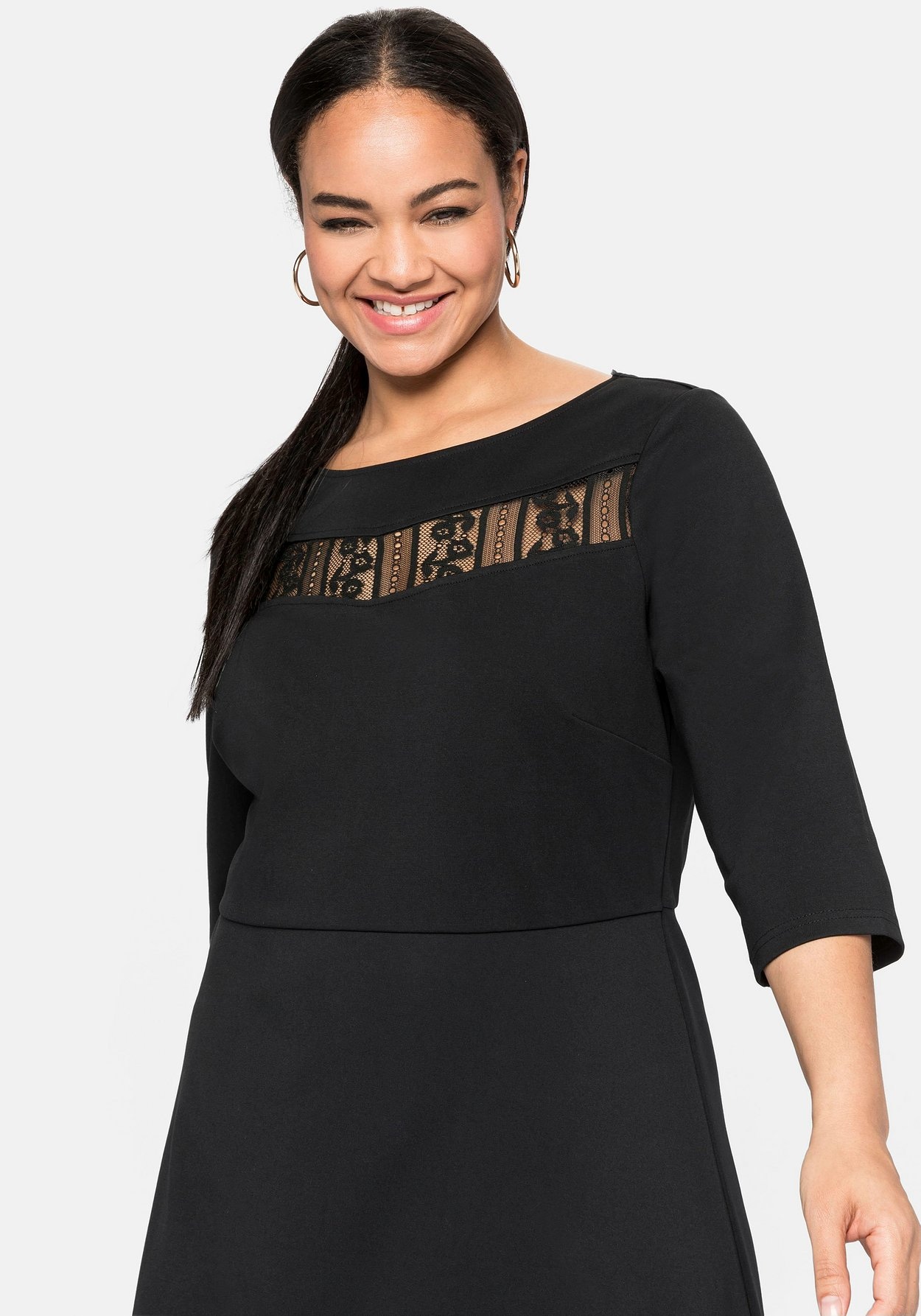 Sheego Abendkleid »Cocktailkleid mit U-Boot-Ausschnitt und Spitzeneinsatz«