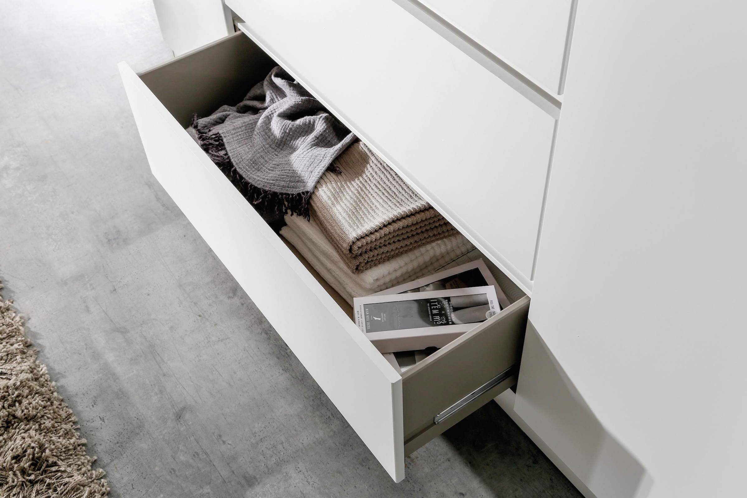 rauch Drehtürenschrank »Kleiderschrank Schrank Garderobe Wäscheschrank NIDDA mit moderner«, griffloser Front sowie Push-to-Open Funktion MADE IN GERMANY