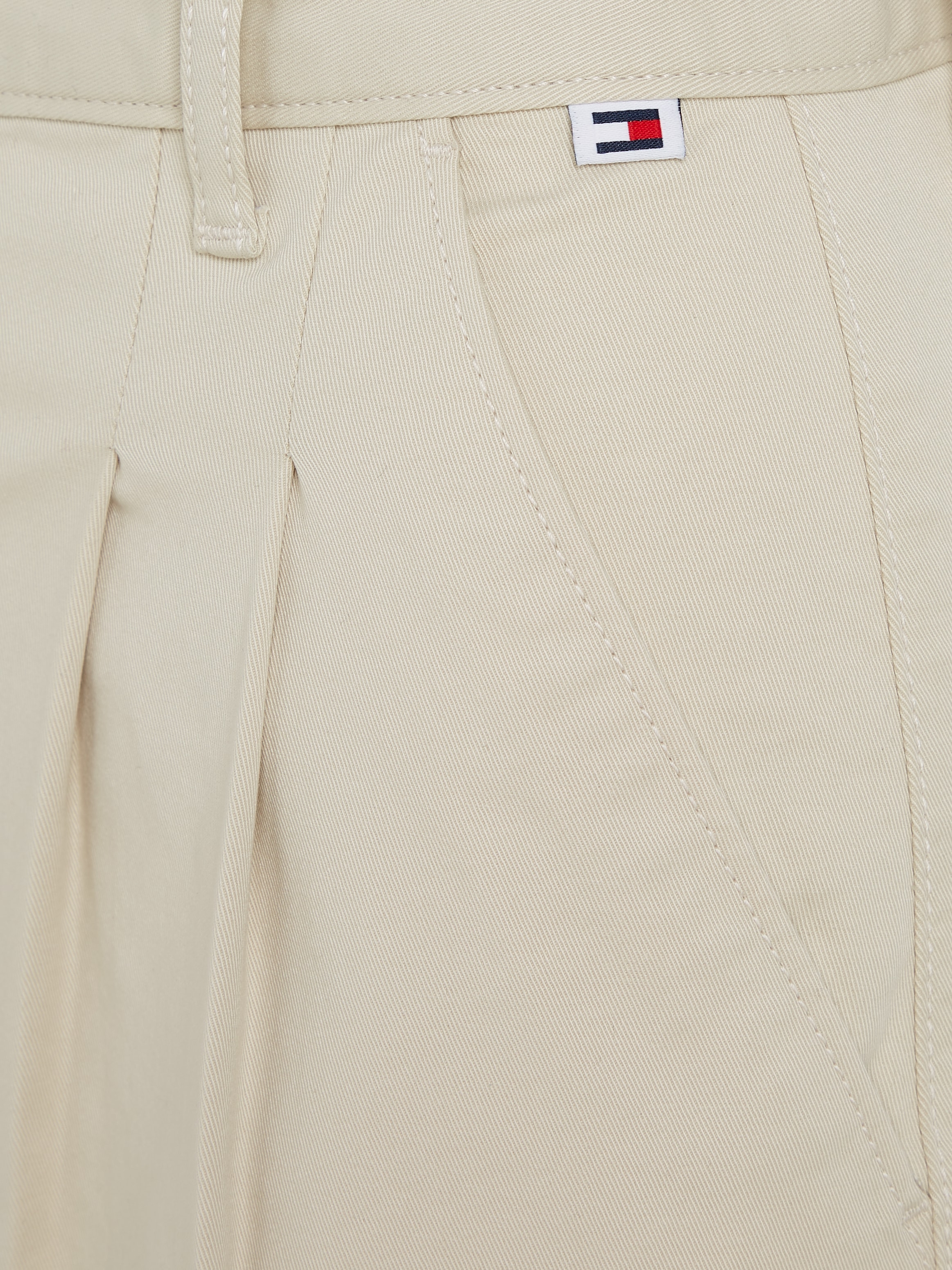 Tommy Jeans Shorts »TJW CLAIRE HR PLEATED SHORTS«, mit Tommy Jeans Markenlabel