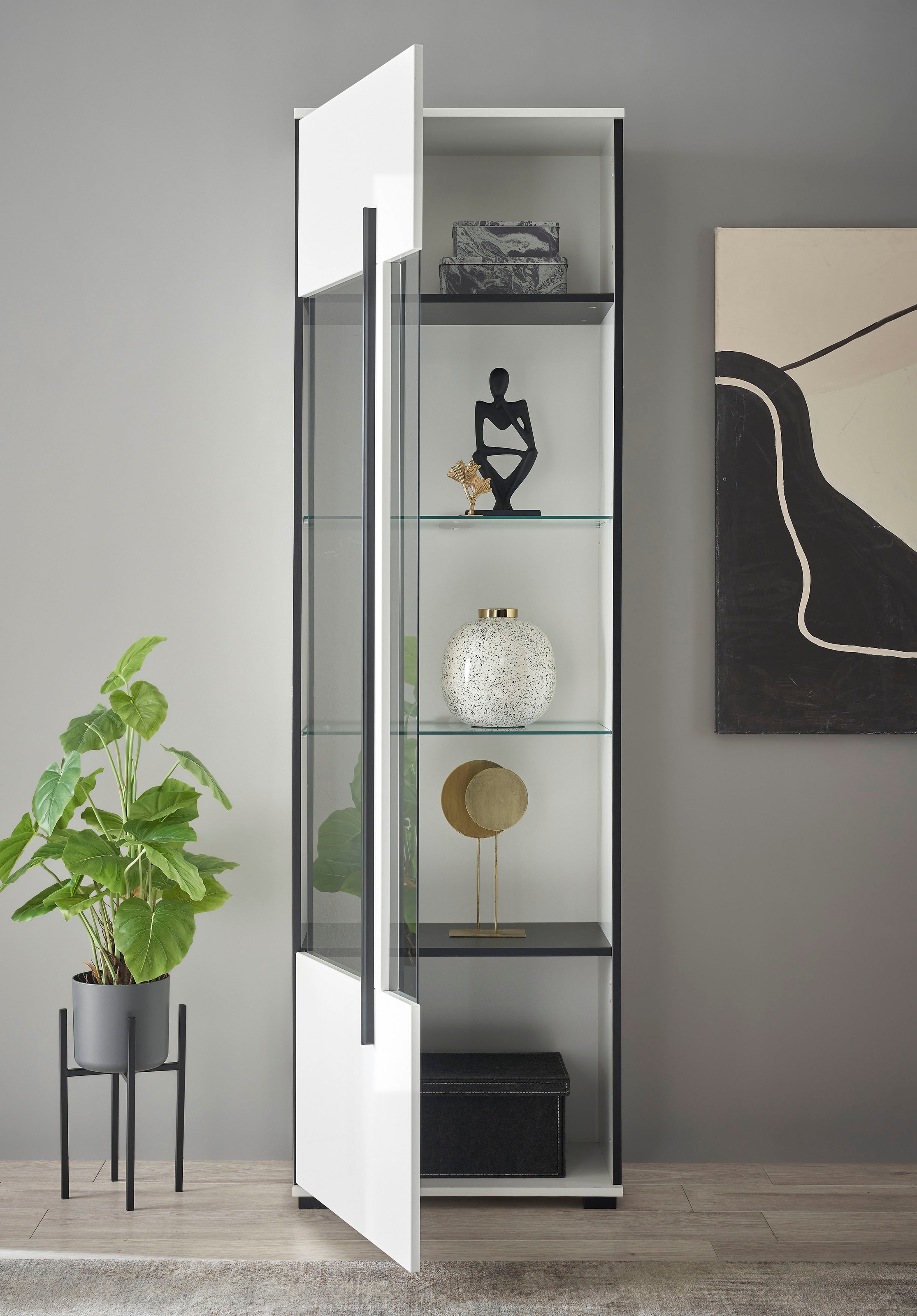 INOSIGN Vitrine »Cantara, Vitrinenschrank in Eiche Evoke oder weiß, Standvitrine«, schwarzer Stangengriff, ausreichend Stauraum, vielseitig einsetzbar