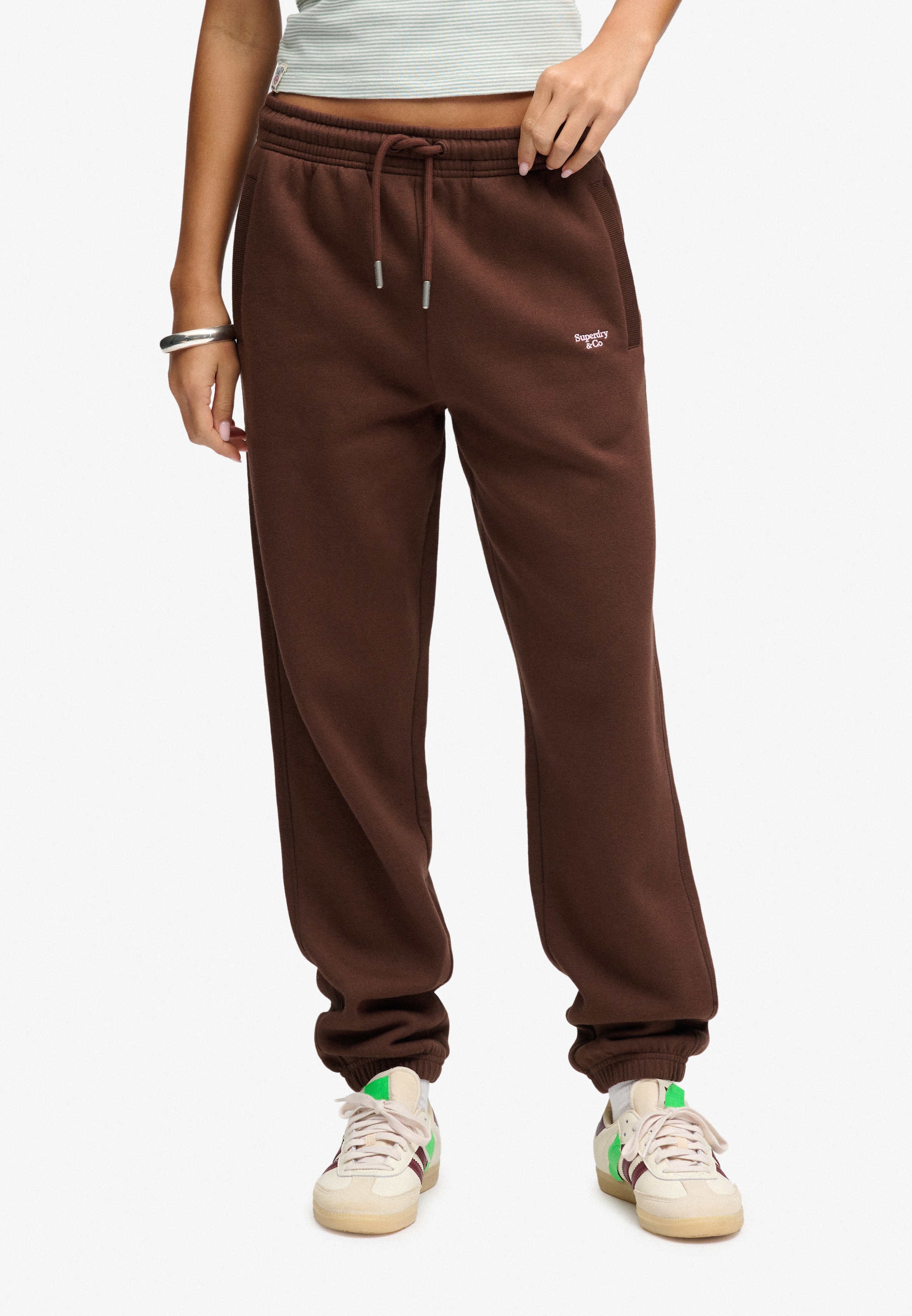 Superdry Sweathose »SIGNATURE EMB CUFFED JOGGER«  Baumwollmischung, relaxed fit