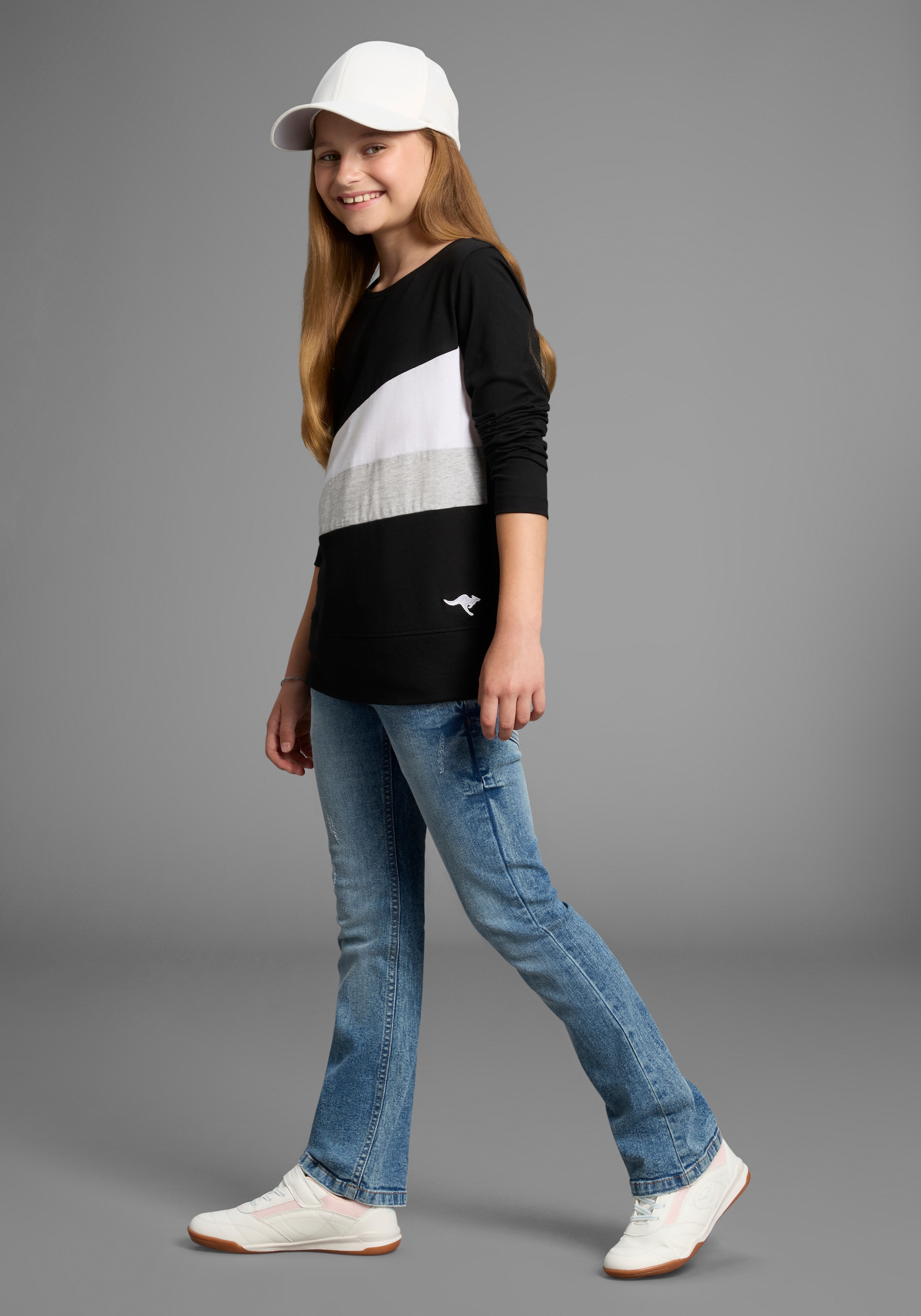 KangaROOS Langarmshirt »mit coolem Colourblocking« , mit Kangaroos Logo und Stickerei