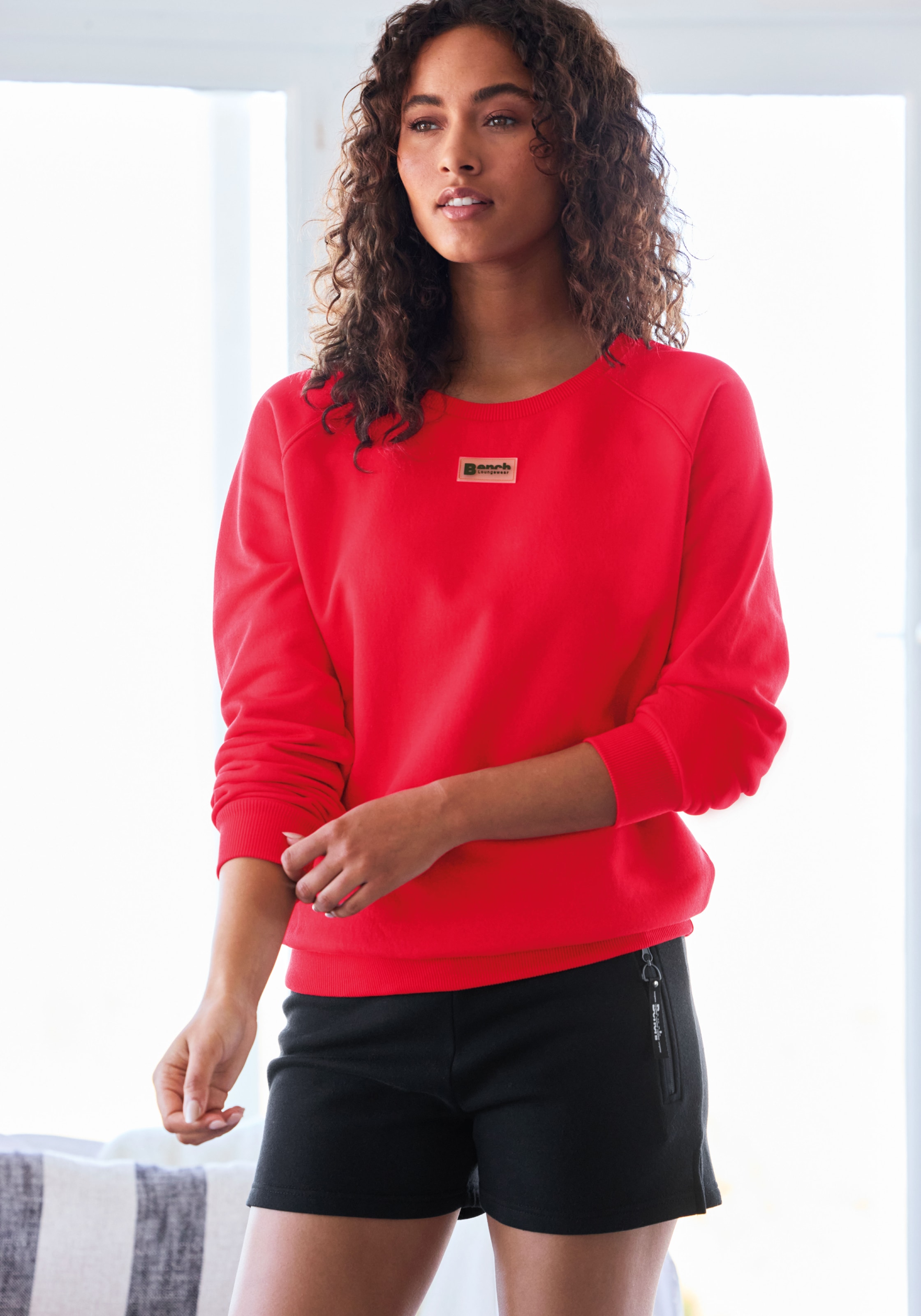 Bench. Loungewear Sweatshirt, mit kleinem Logo Detail
