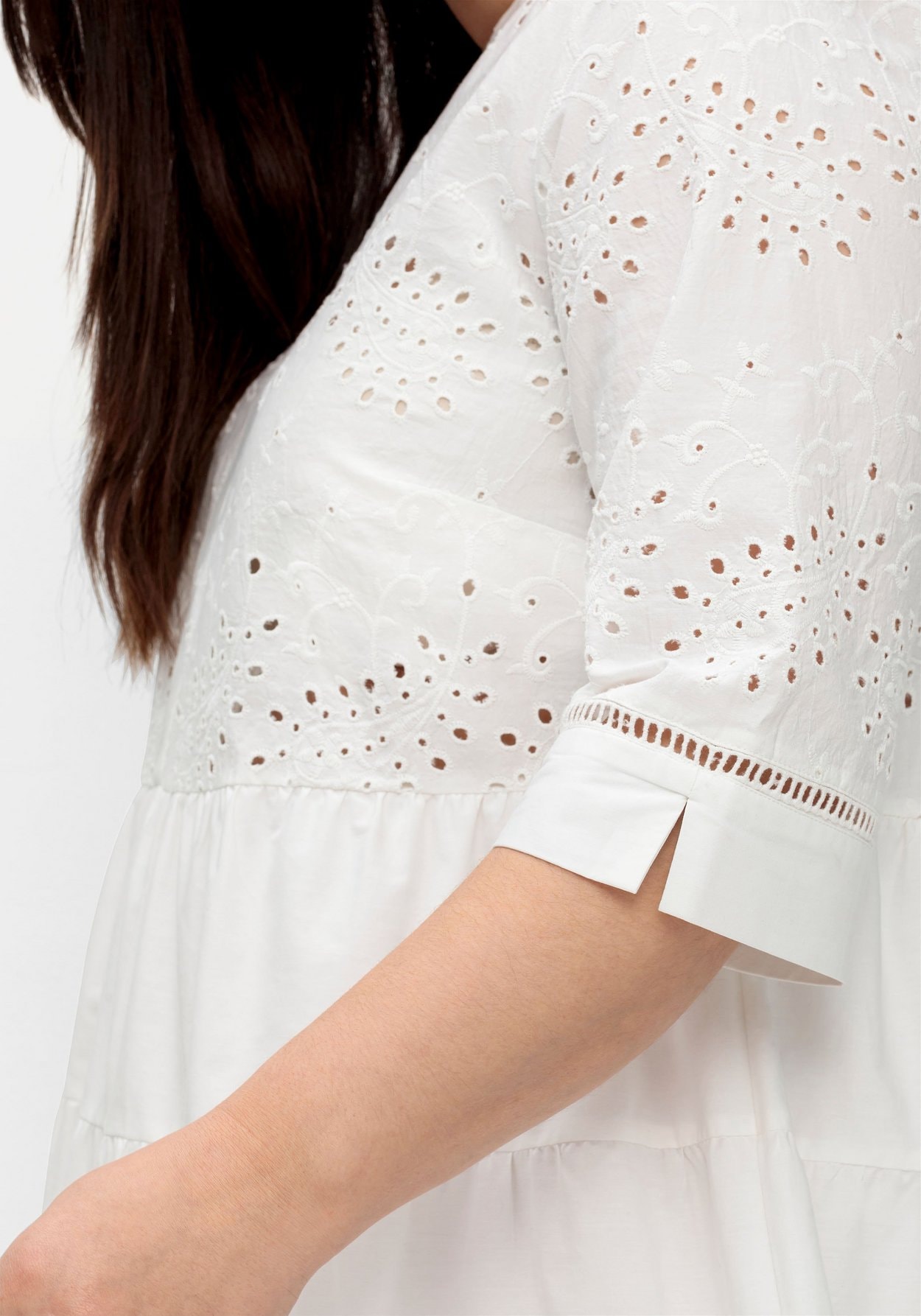 Sheego Sommerkleid »Kurzes Kleid mit Lochstickerei und Ajourmuster«