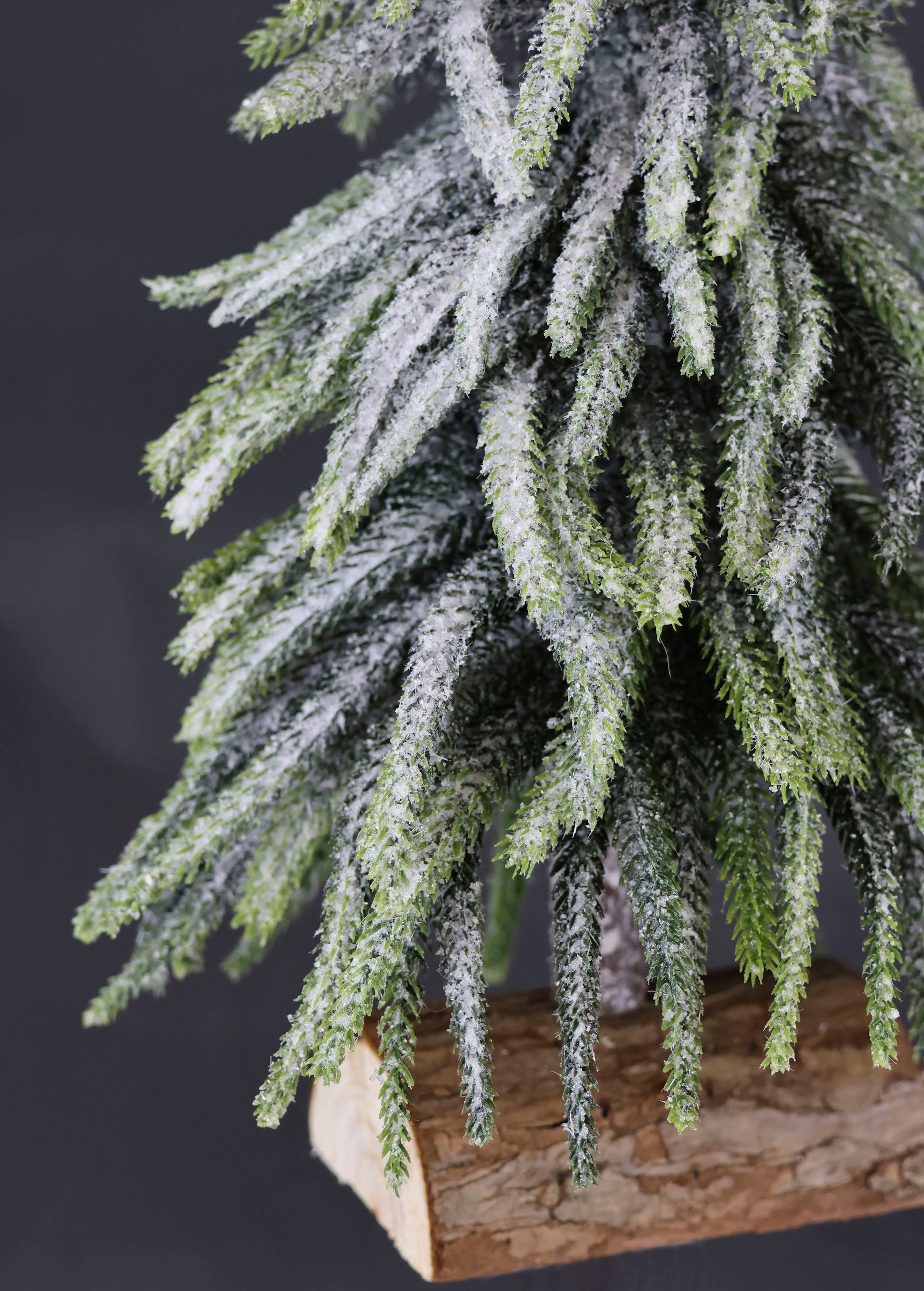 I.GE.A. Dekobaum »Weihnachtsdeko, Weihnachtsbaum« Künstlicher mini Tannenbaum geeist auf Holzsockel 32 cm