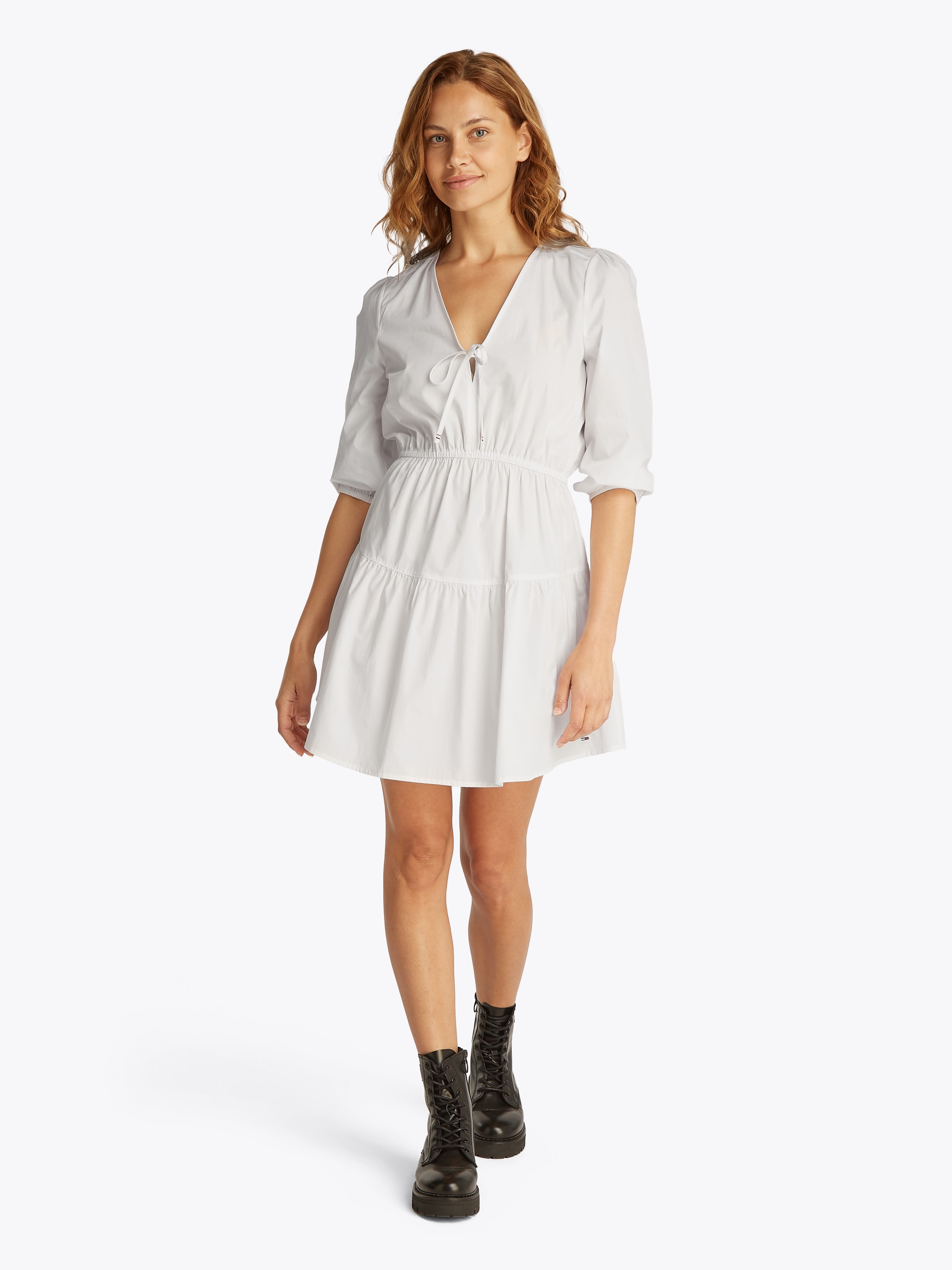 Tommy Jeans Blusenkleid »TJW POPLIN TIERED MINI DRESS EXT«, mit Bindeband