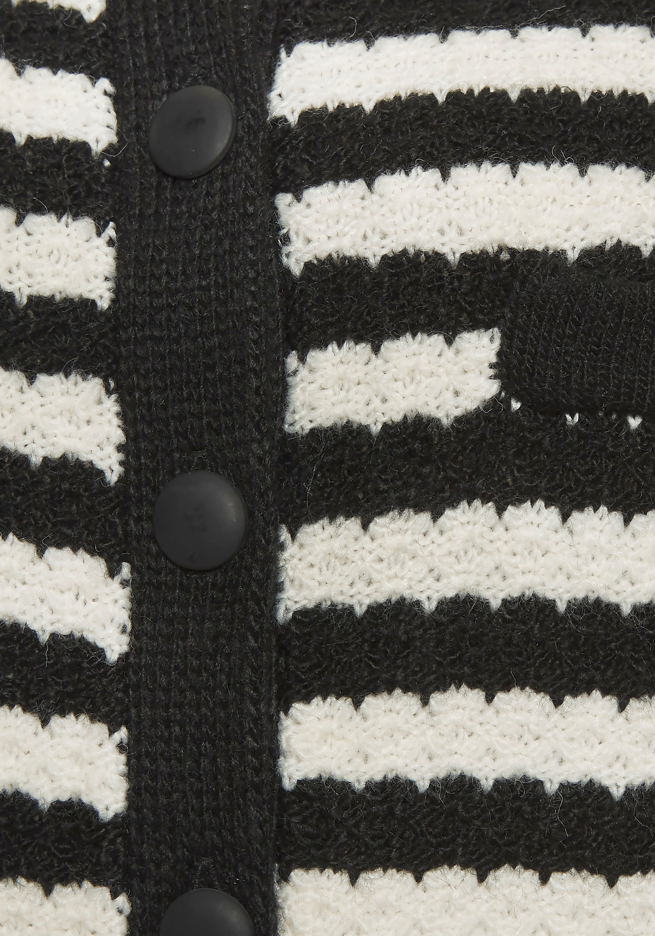 LASCANA Strickjacke mit Streifenmuster, Kontrastbündchen, markante Knopfleiste