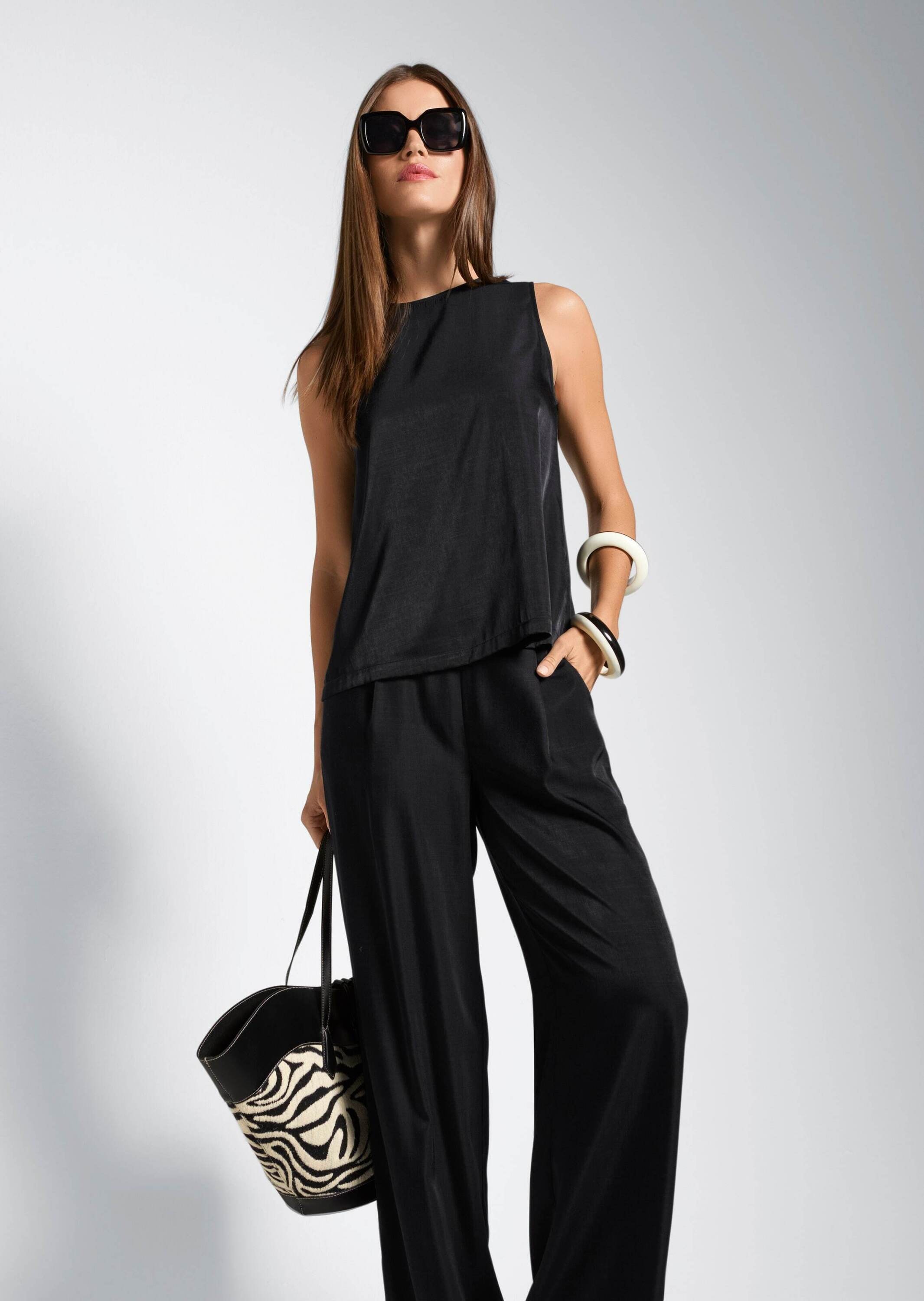 MADELEINE Blusentop »Blusentop Elegantes Businesstop mit Rundhals«