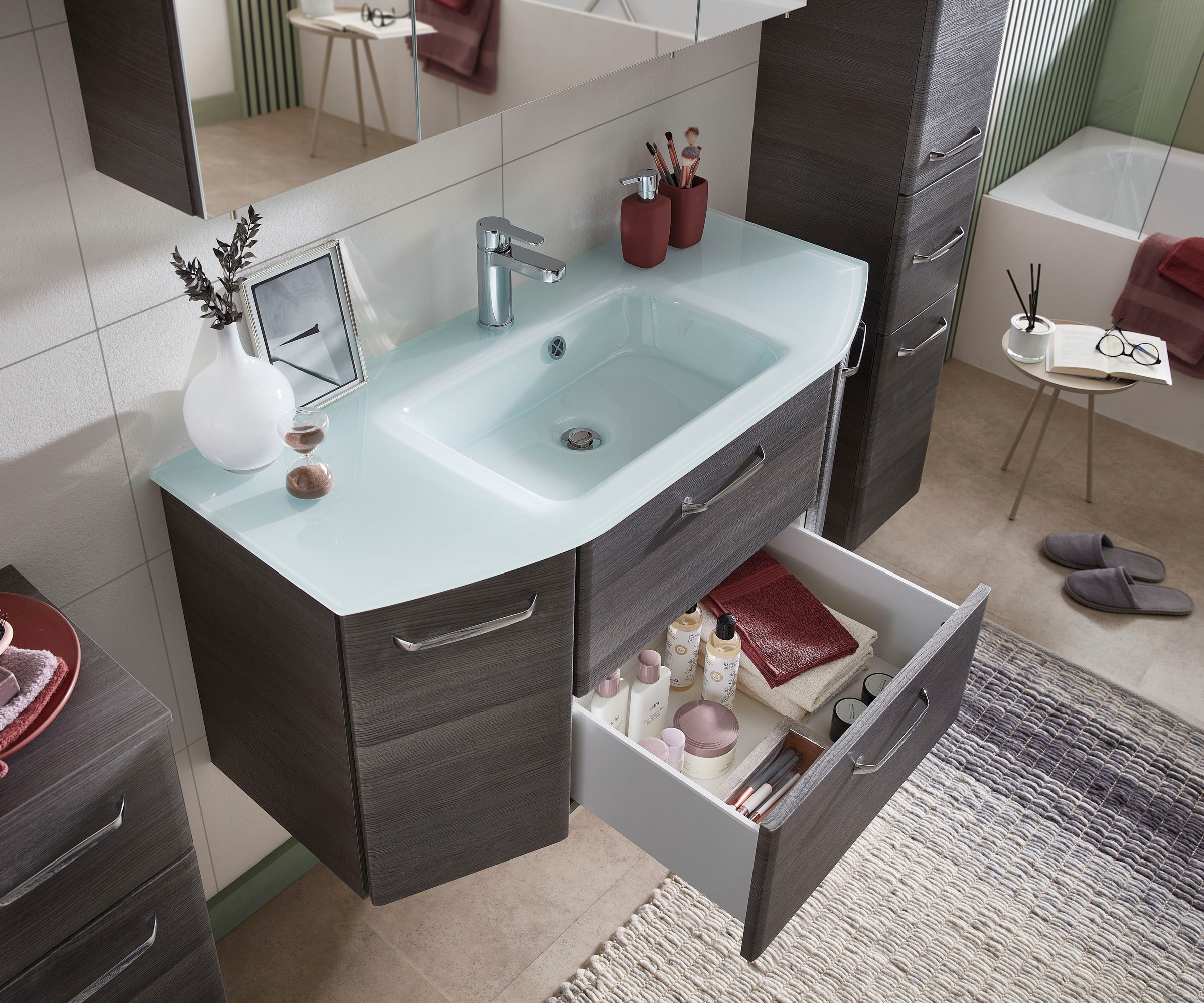 Saphir Badmöbel-Set »Quickset 2-teilig, Glaswaschtisch mit LED-Spiegelschrank, 115 cm breit«, (2 St.), Badezimmer Set inkl. Türdämpfer, 5 Türen, 1 Klappe, 1 Schublade