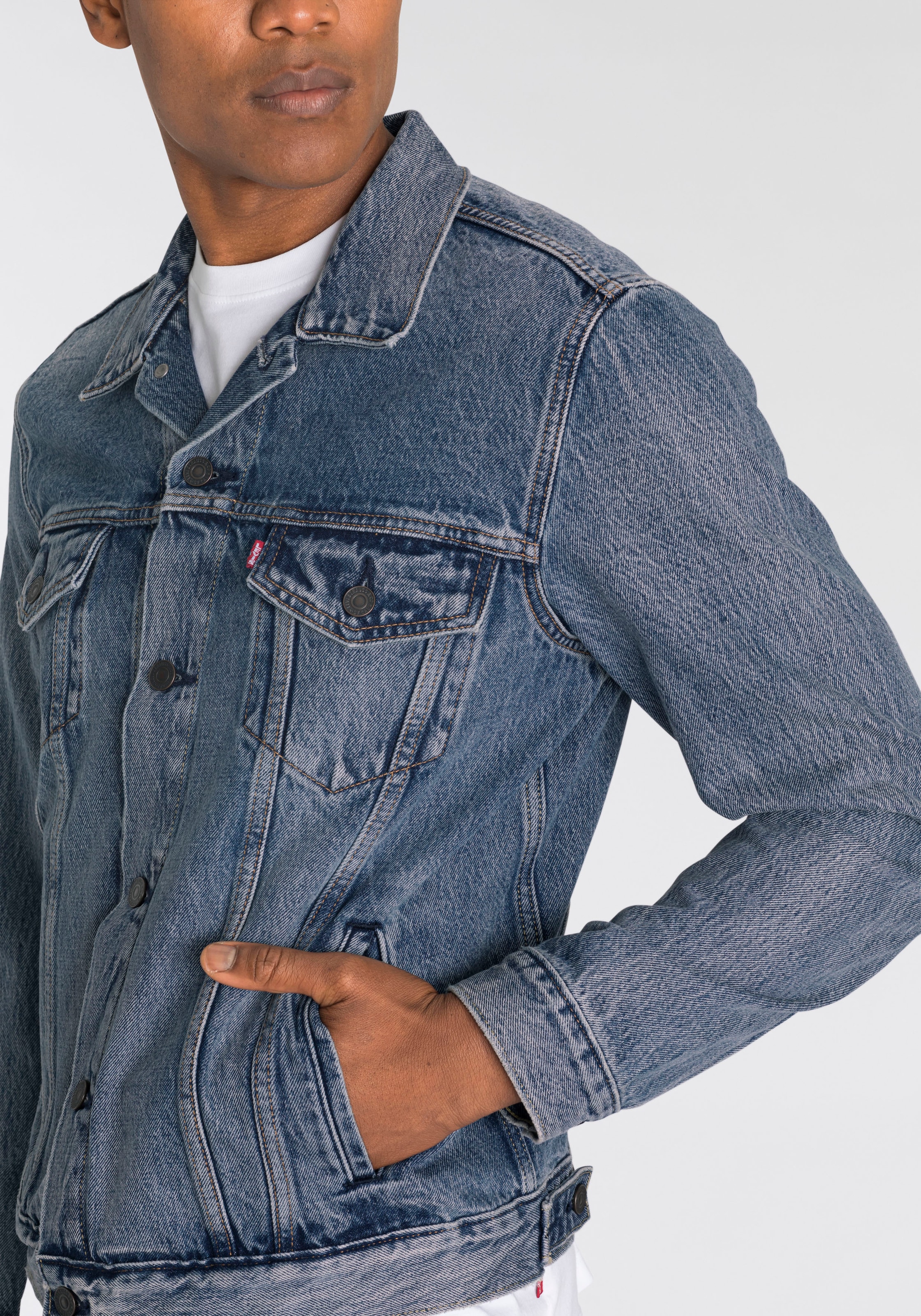 Levi's® Jeansjacke »VINTAGE FIT TRUCKER JKT«, ohne Kapuze, mit Knopfleiste