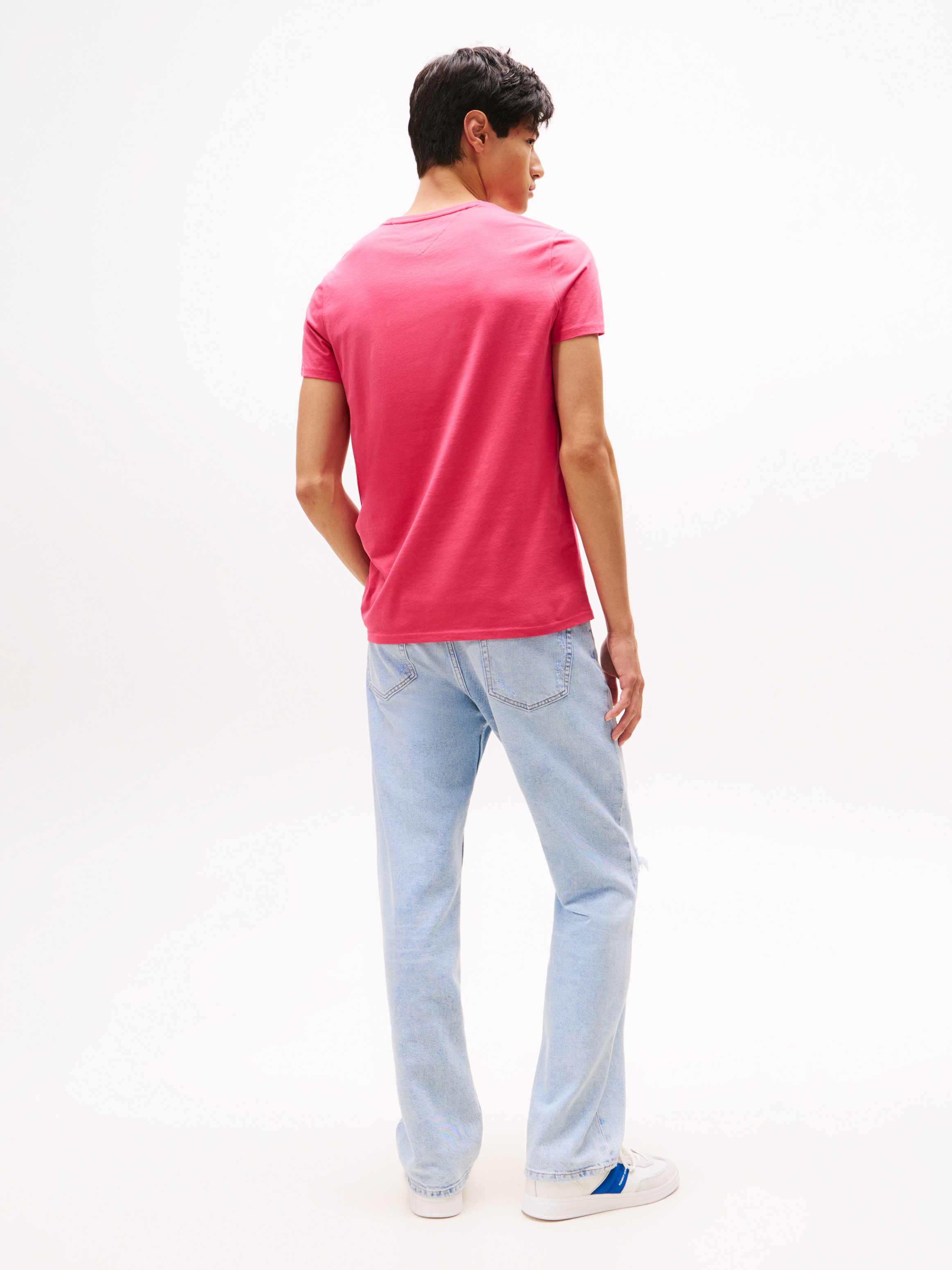 Tommy Jeans T-Shirt »TJM ESSENTIAL SOLID TEE« mit Rundhalsausschnitt und dezenter Logo-Flag