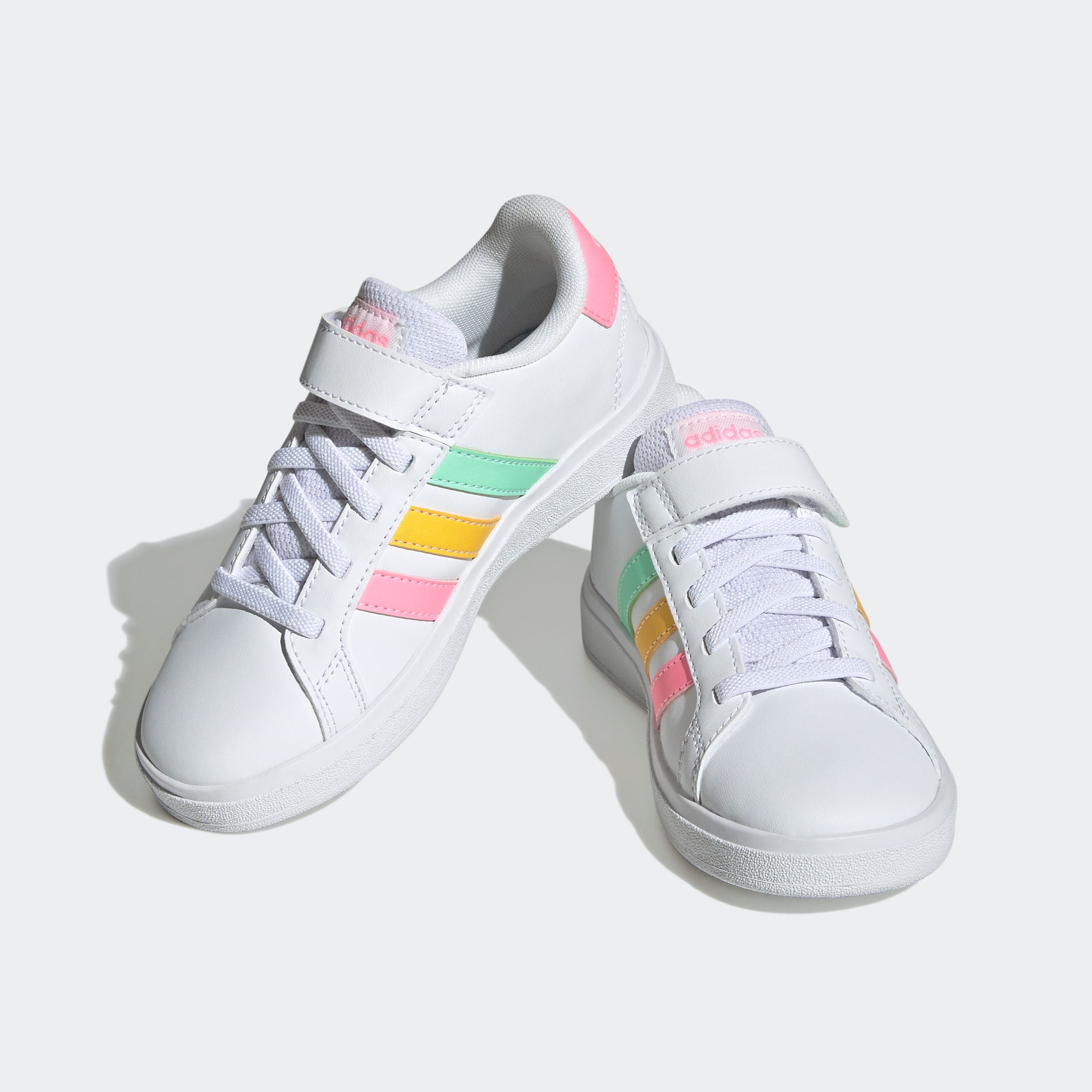 adidas Sportswear Klettschuh »GRAND COURT COURT ELASTIC LACE AND TOP STRAP«, Design auf den Spuren des adidas Superstar