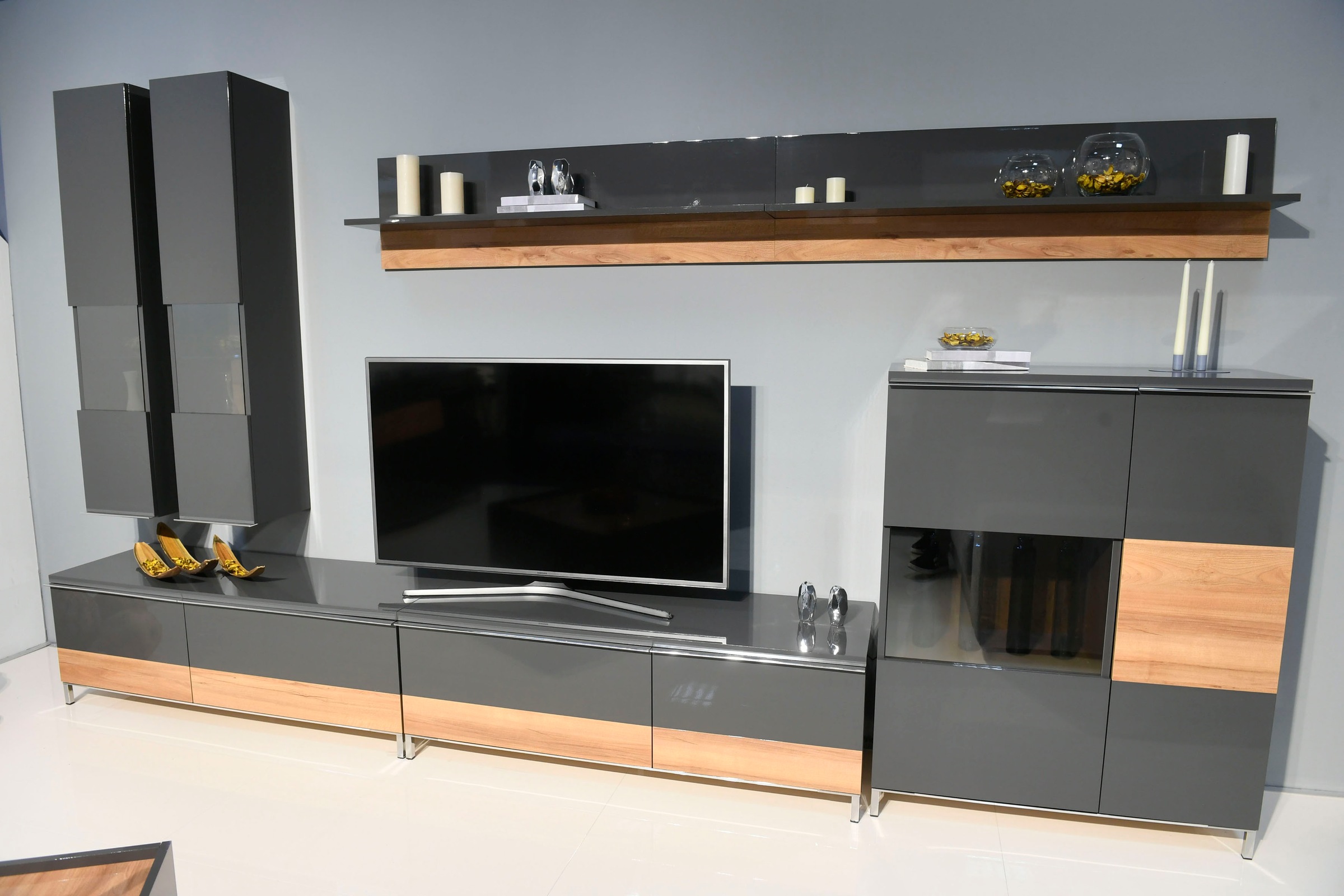 Places of Style Vitrine »Onyx«, mit Soft-Close-Funktion