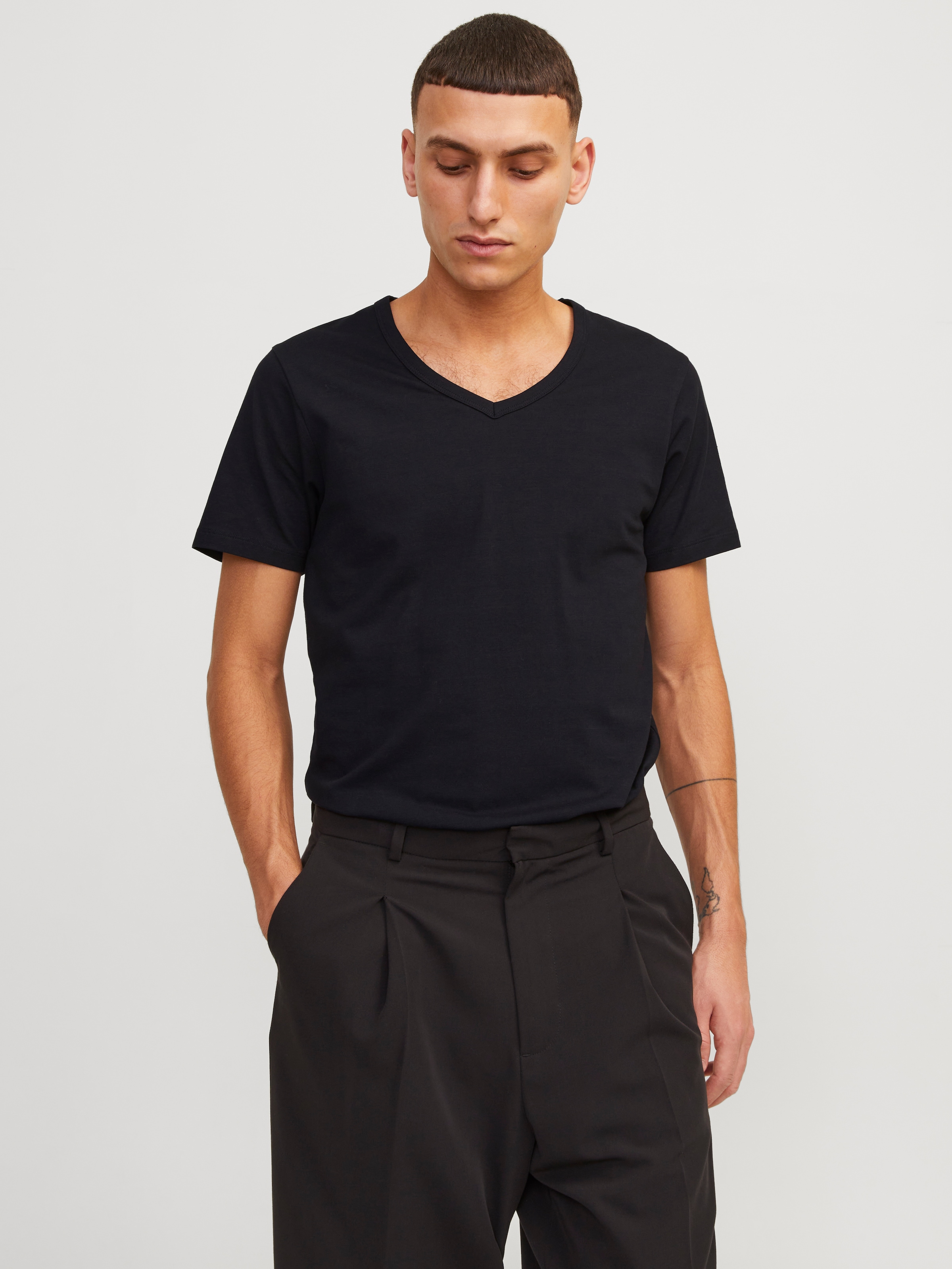 Jack & Jones T-Shirt »SLIM- FIT BASIC TEE V-NECK« mit V-Ausschnitt