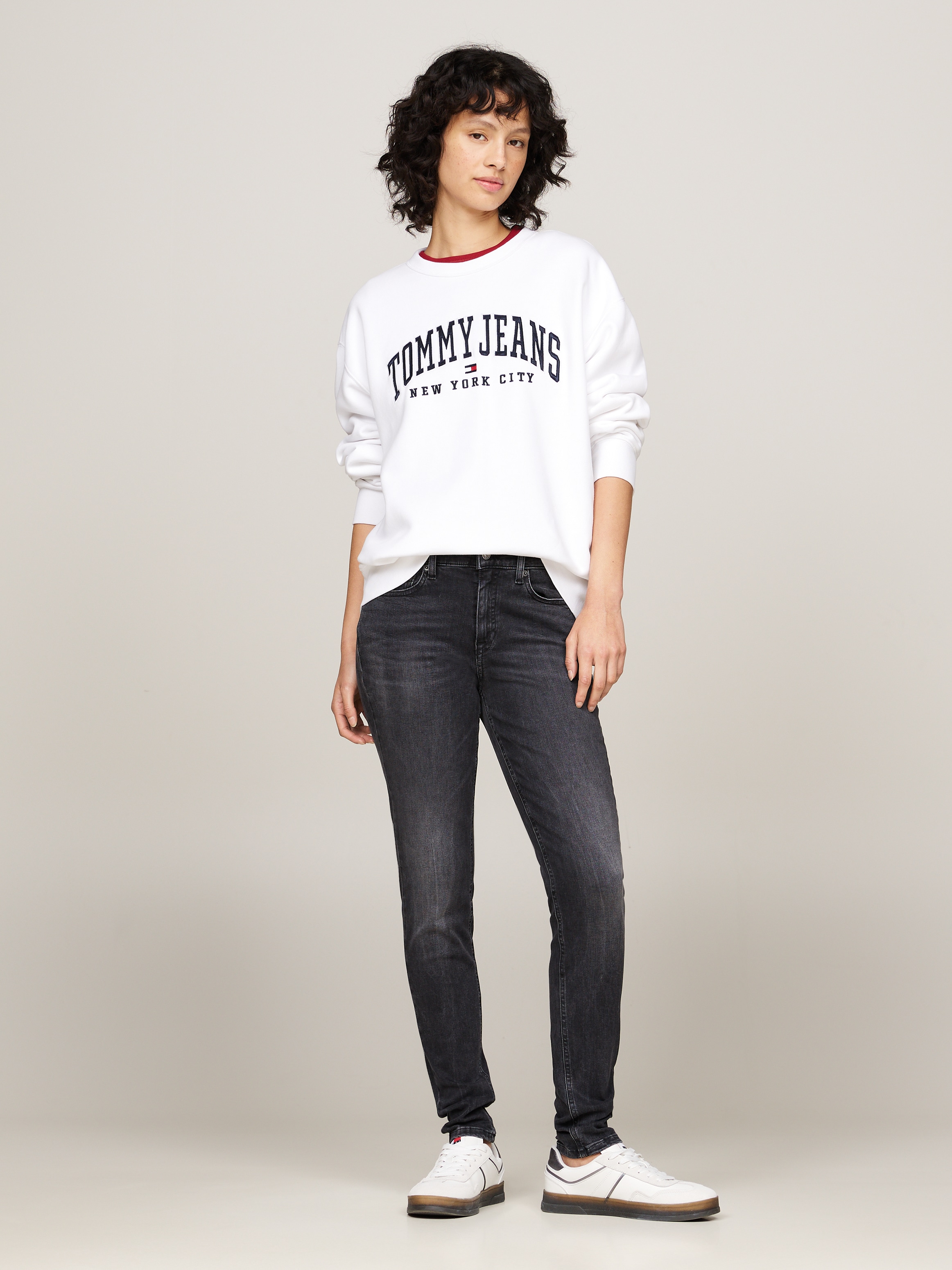 Tommy Jeans Skinny-fit-Jeans »Nora Mid Rise Skinny Fit«, mit Waschung, Logo-Badge