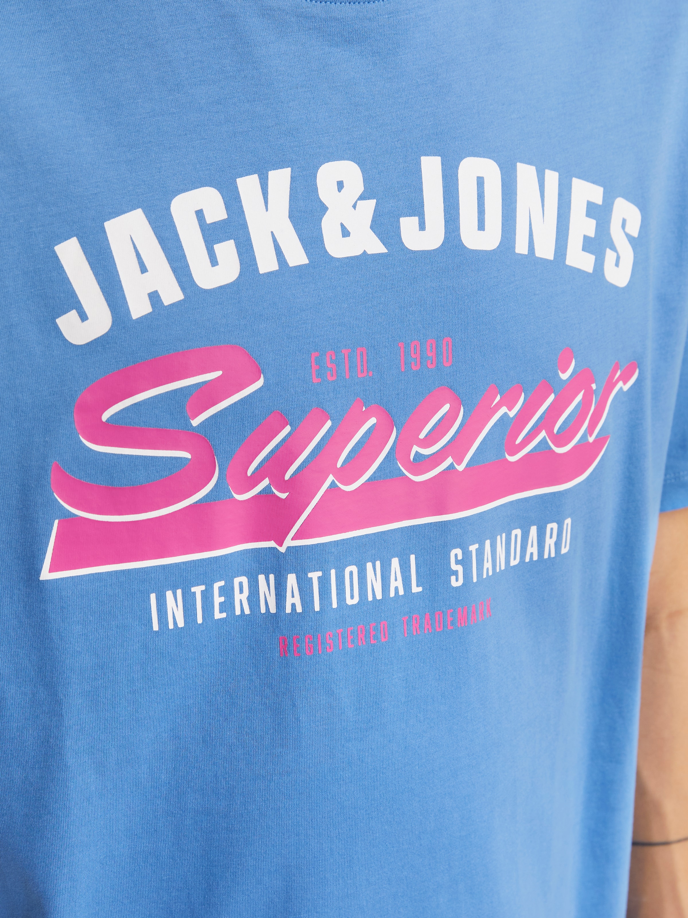 Jack & Jones Rundhalsshirt »JJELOGO TEE SS O-NECK 2 COL SS25 SN«, mit Logo Print