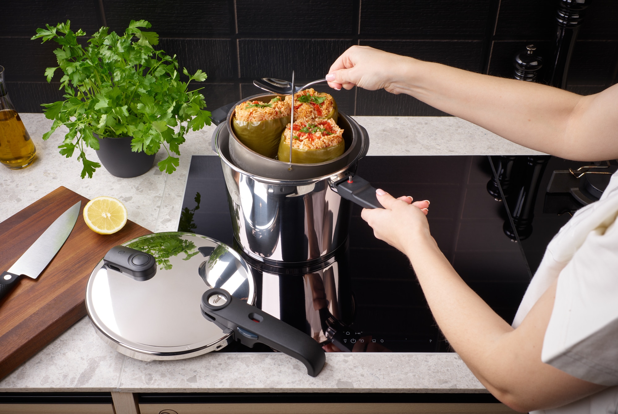 Fissler Schnellkochtopf »Vitaquick® Edition« Set, je 1 Topf 6 + 3,5 Liter, 1 Deckel, 1 Zusatz-Glasdeckel + Zubehör, 6 Stk. tlg. Edelstahl 18/10