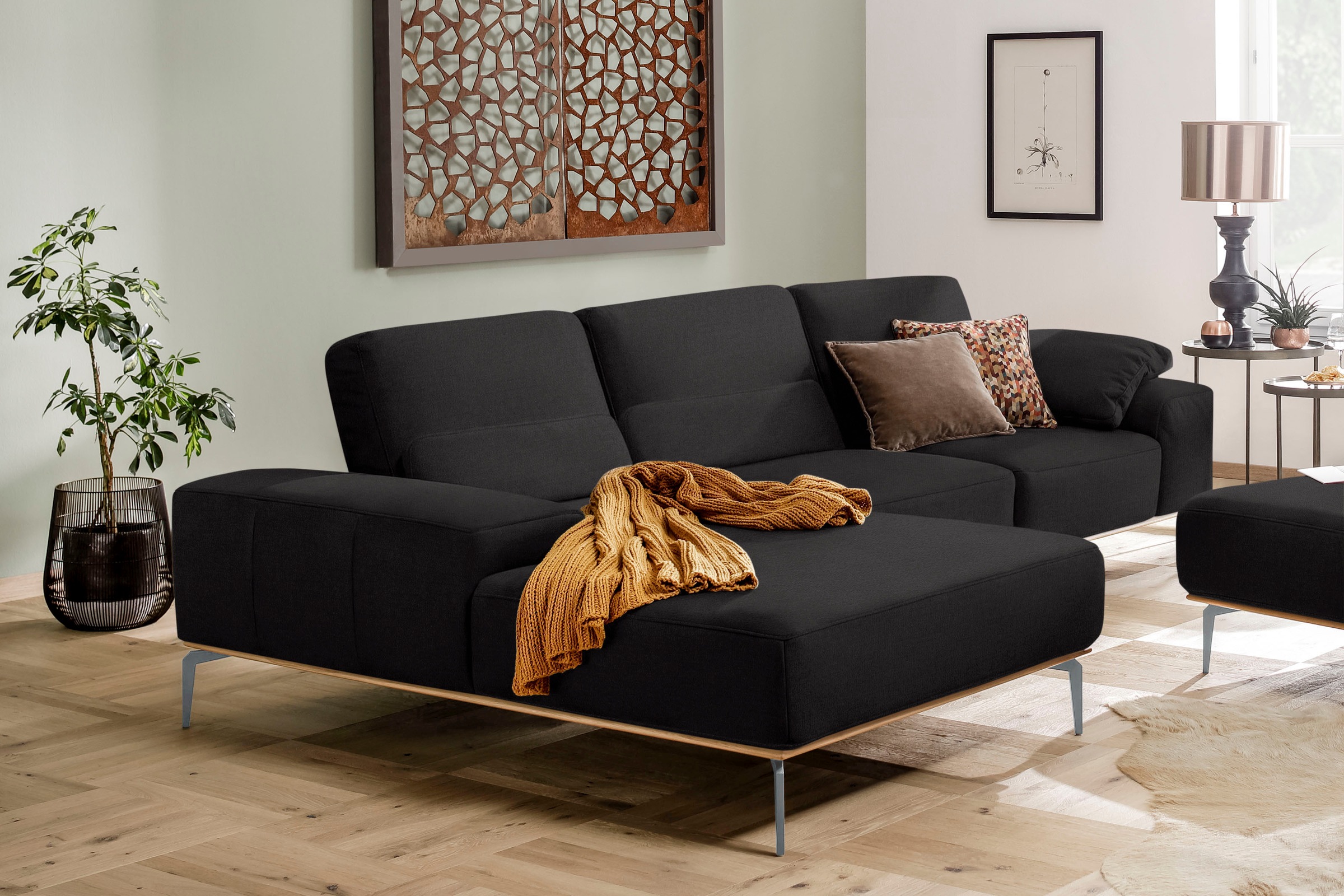 Ecksofa »run«, mit elegantem Holzsockel, Füße in Silber matt, Breite 319 cm