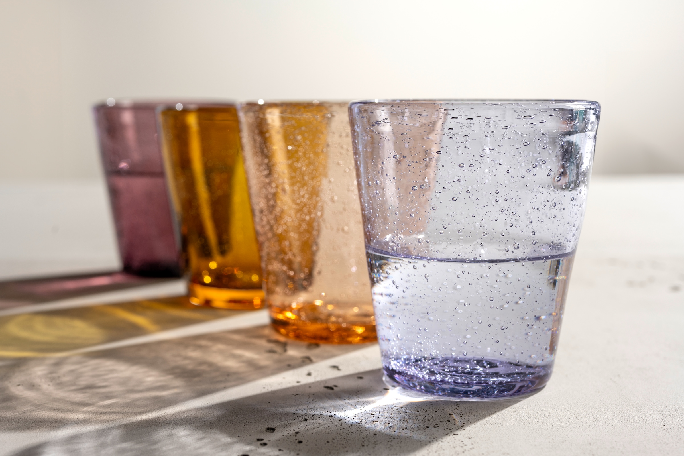 LEONARDO Gläser-Set »Trinkglas BURANO, 330 ml, 4er-Set« aus mundgeblasenem Schaumglas