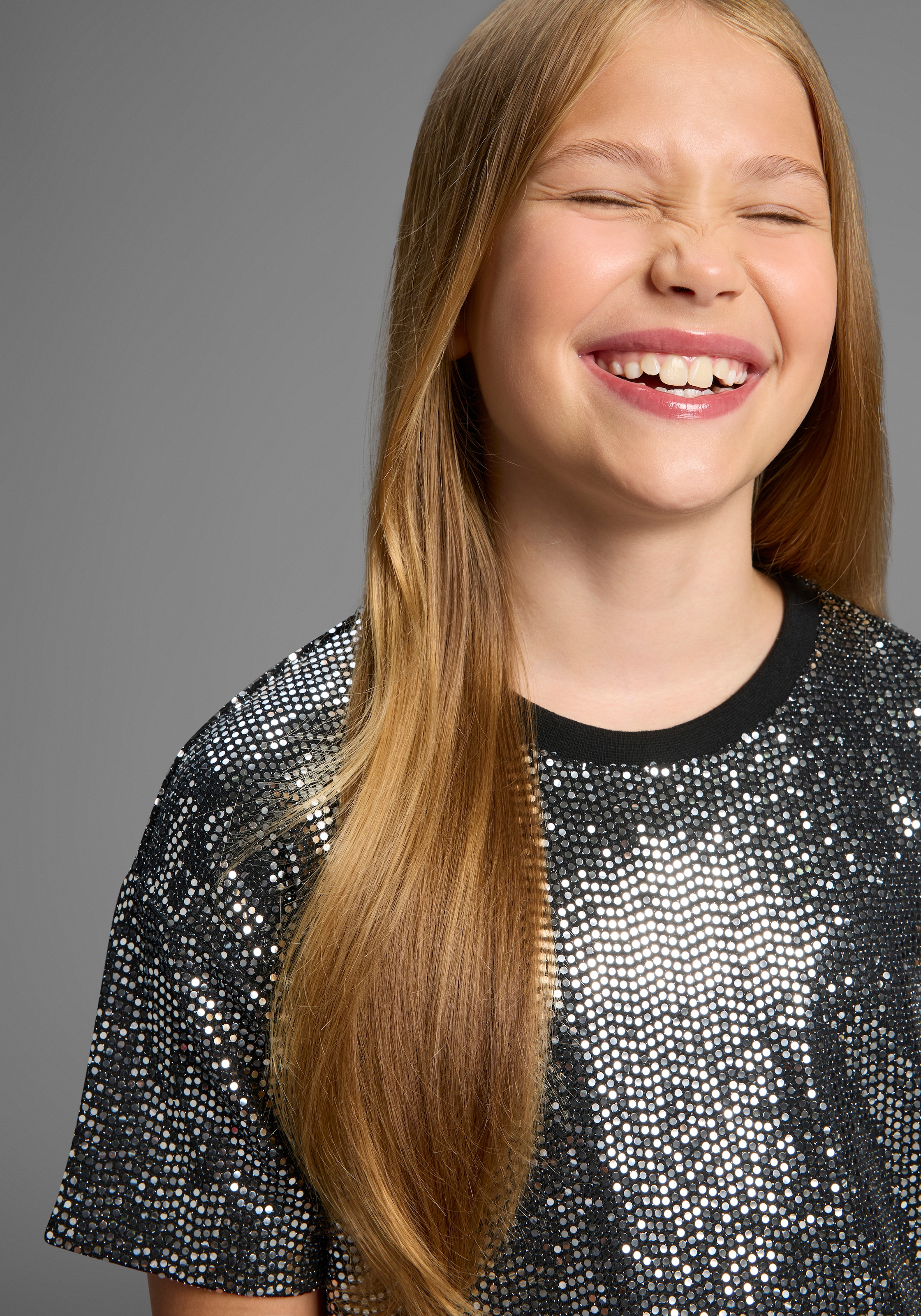 Bruno Banani T-Shirt »Oversize, Glitzershirt, Paillettenoptik« Für TEENS, Shirt aus glitzernden Material