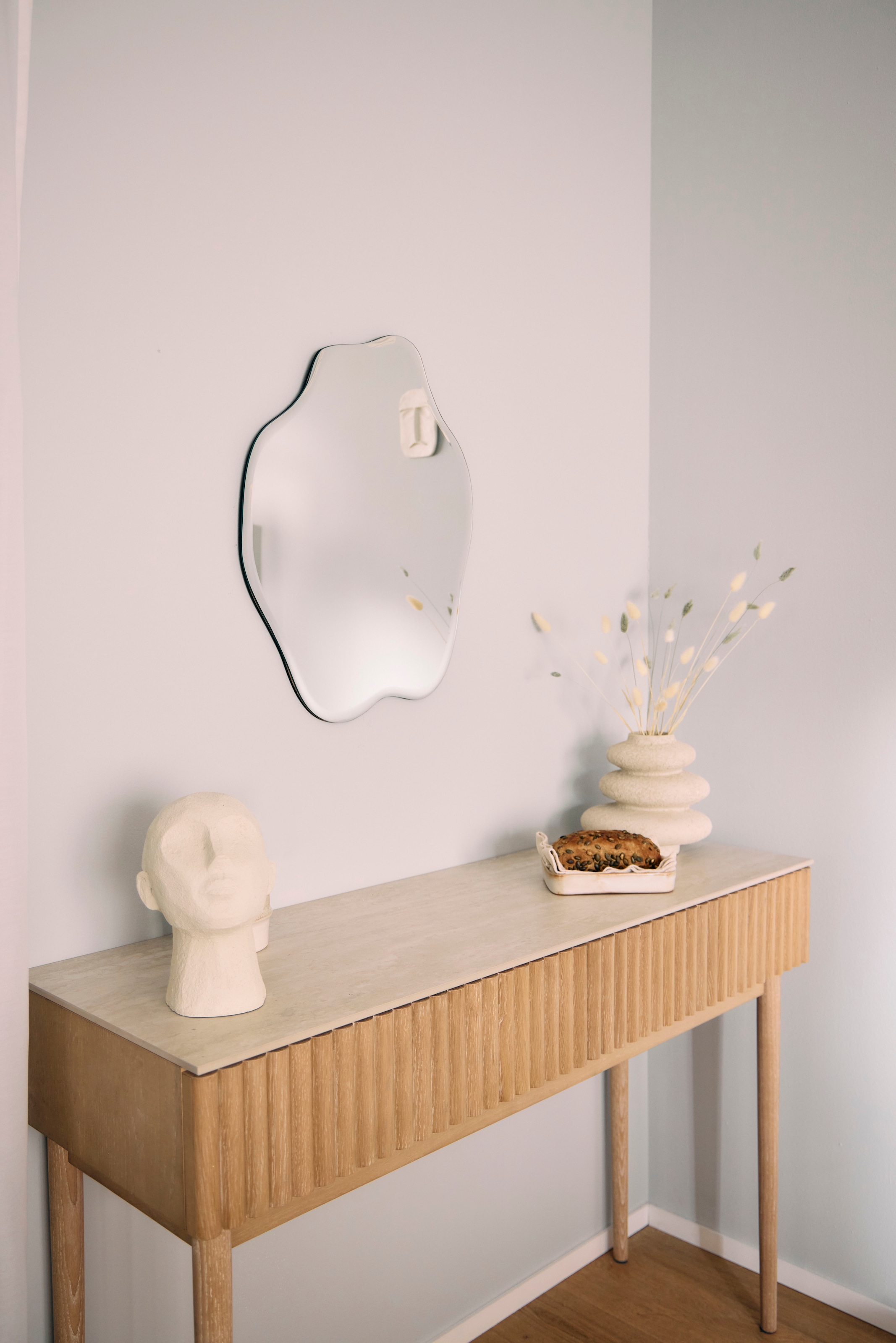 homsy by Ana Johnson Wandspiegel »Missimi, Wanddekoration, 45x55cm« wellenförmig, wolkenförmig, Eleganz mit transparentem Rahmen