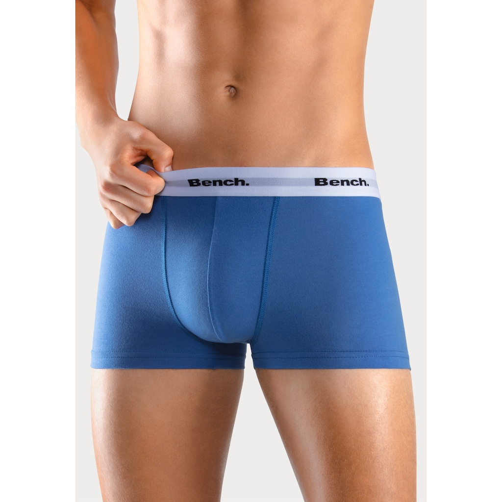 Bench. Boxershorts, (Packung, 4 St.), in Hipster-Form mit kontrastfarbenem Bund