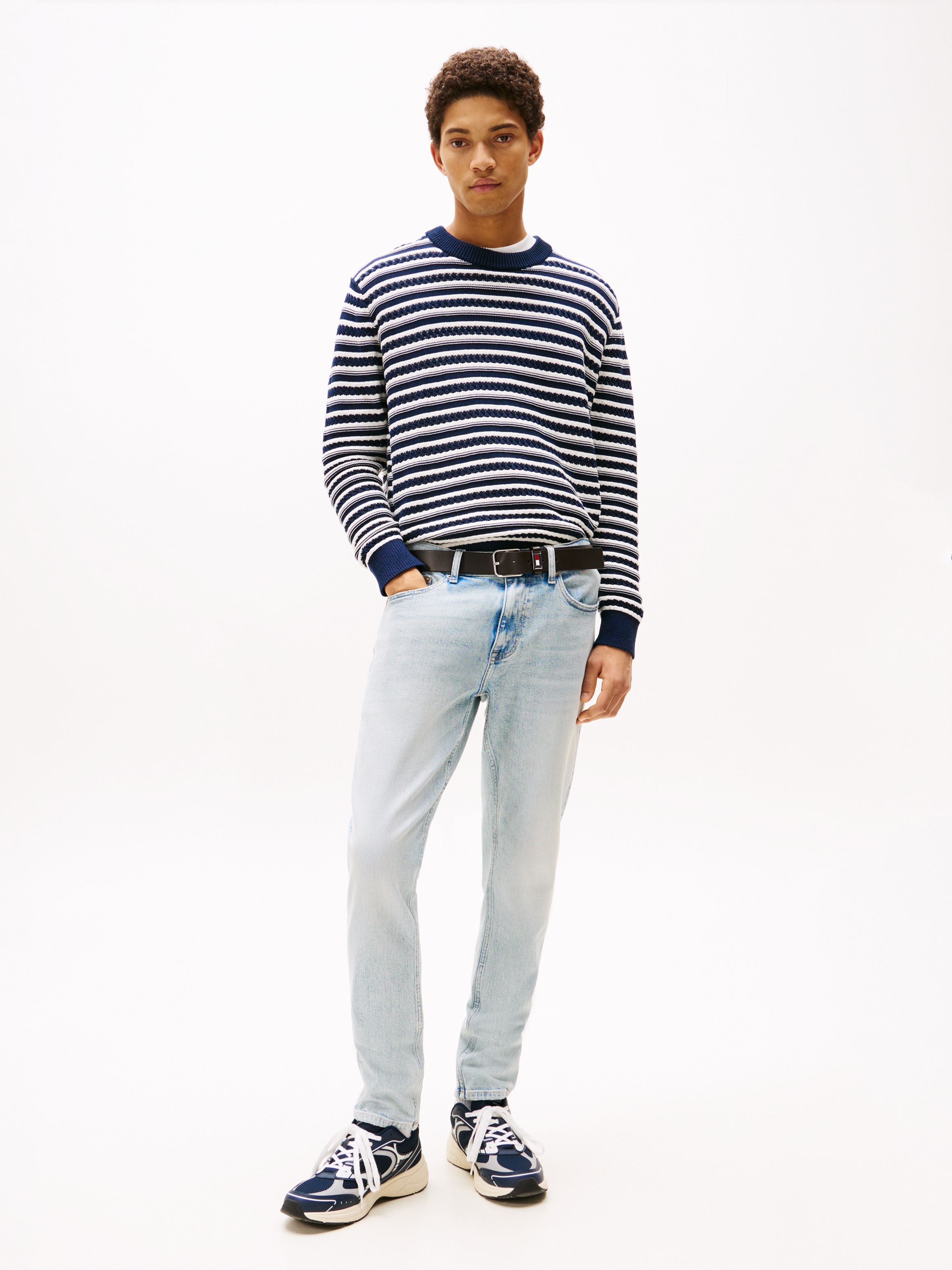 Tommy Jeans Slim-fit-Jeans »Austin Slim Tapered«, zum Knöchel hin schmaler werdende Jeans mit mittlerer Leibhöhe