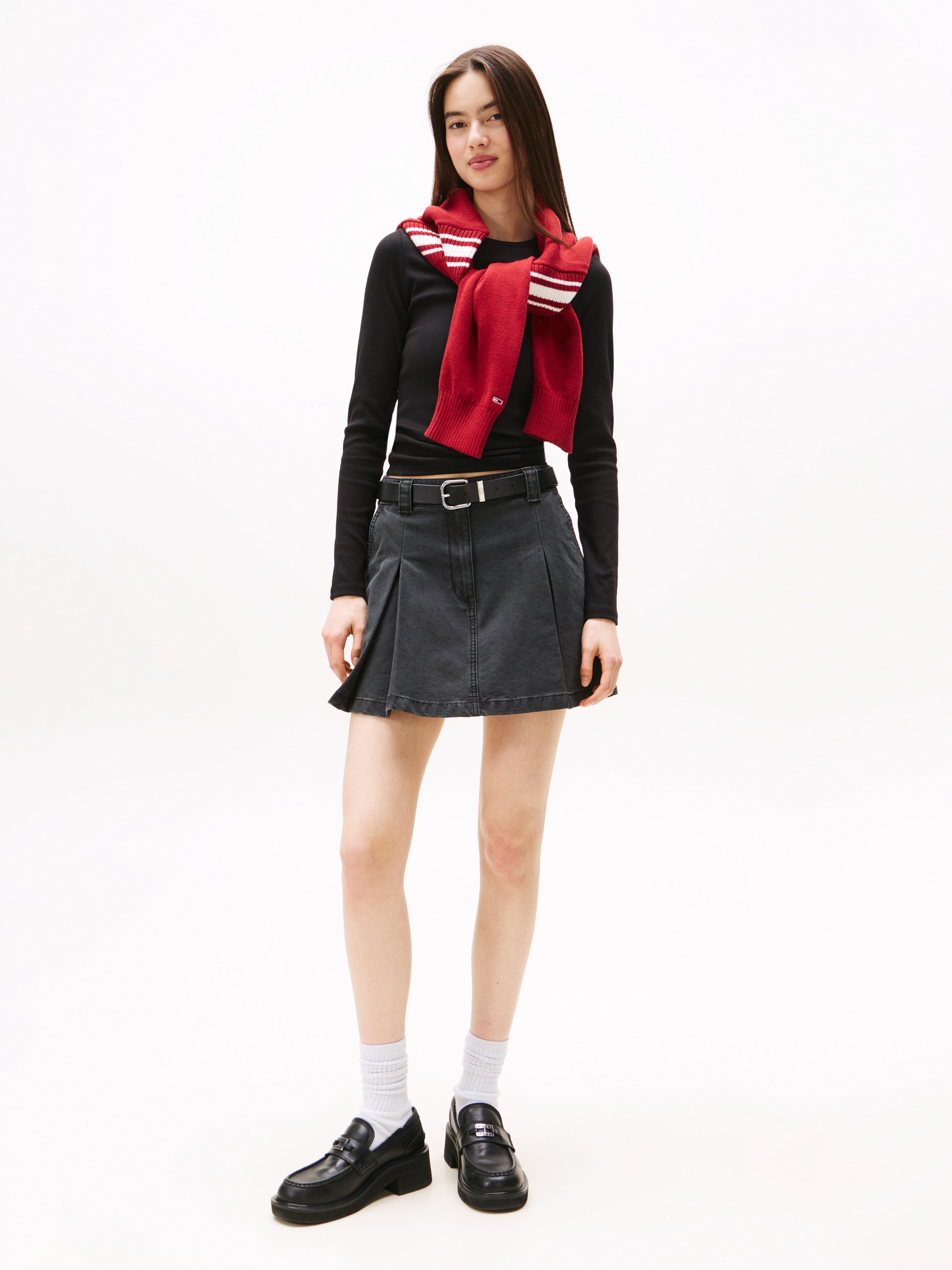 Tommy Jeans Langarmshirt »TJW SLIM ESSENTIAL RIB LS«, mit Logostickerei
