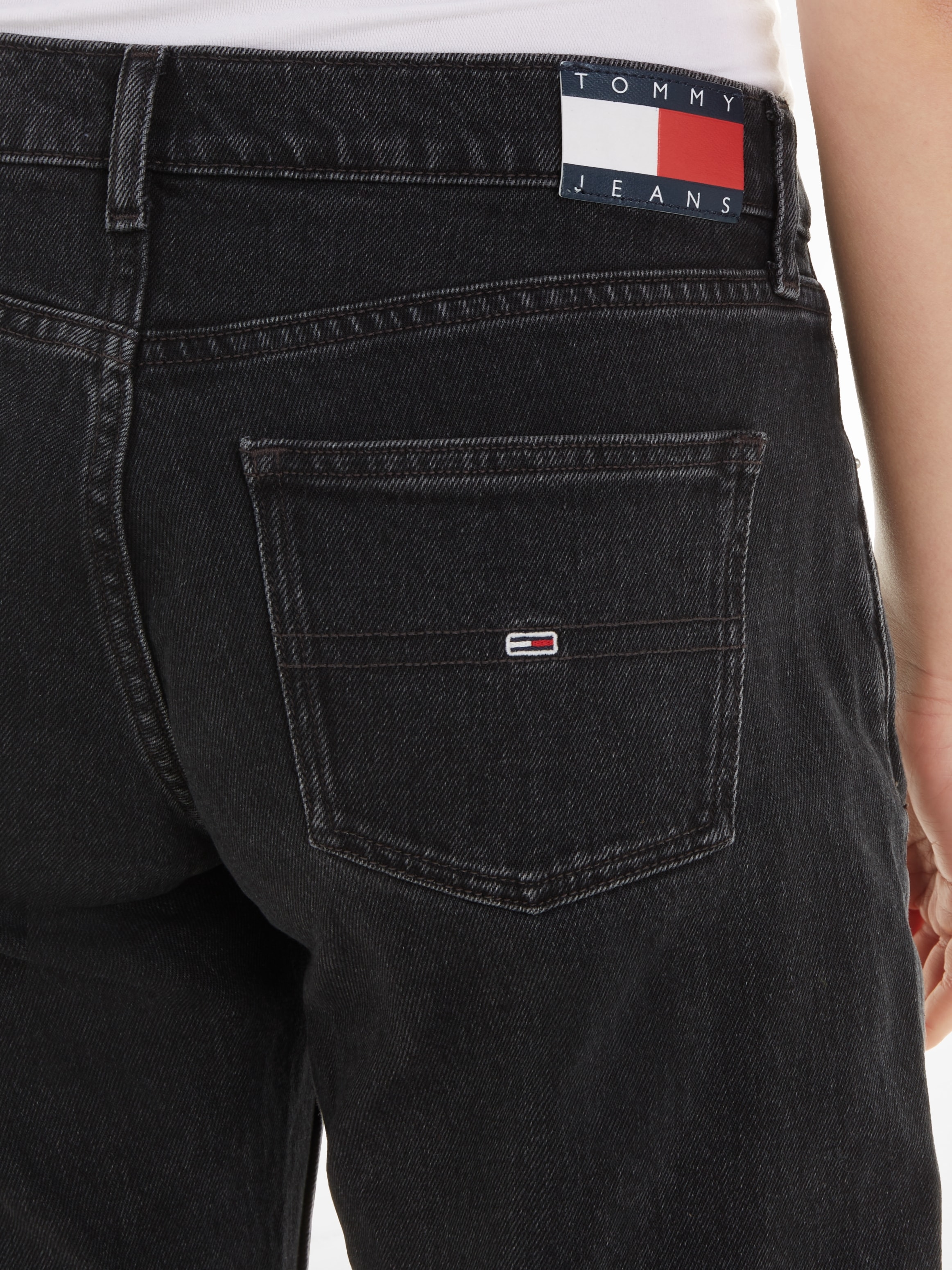 Tommy Jeans Bequeme Jeans »LW STR BH4116«, mit Ledermarkenlabel