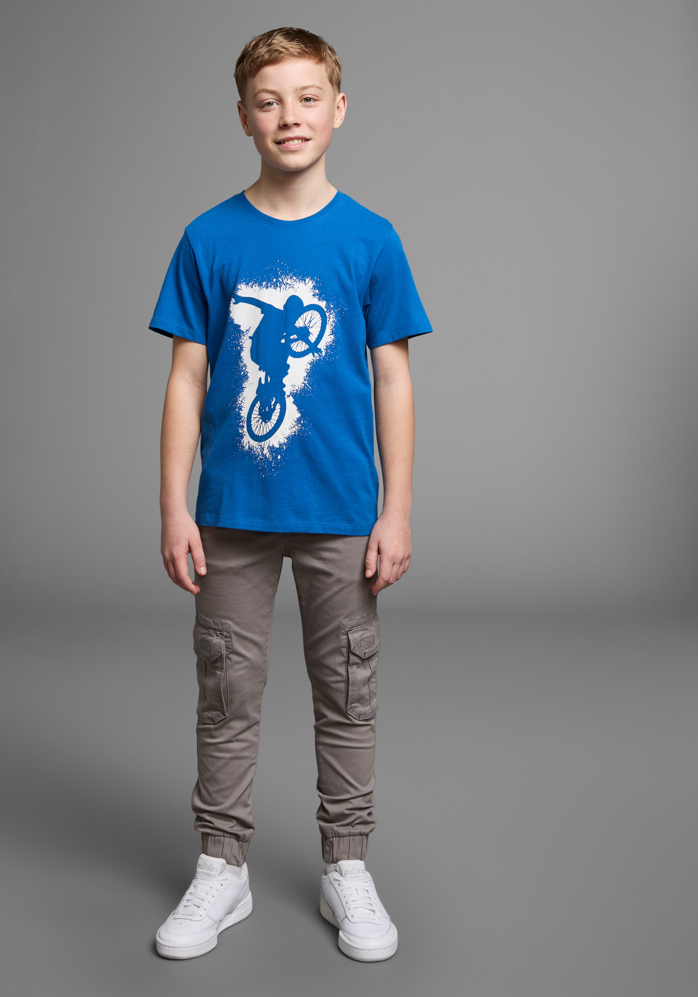 KIDSWORLD T-Shirt »Mit lässigem Druck: BIKER«, Kurzarm, bedruckt, Rundhalsausschnitt, aus Baumwolle