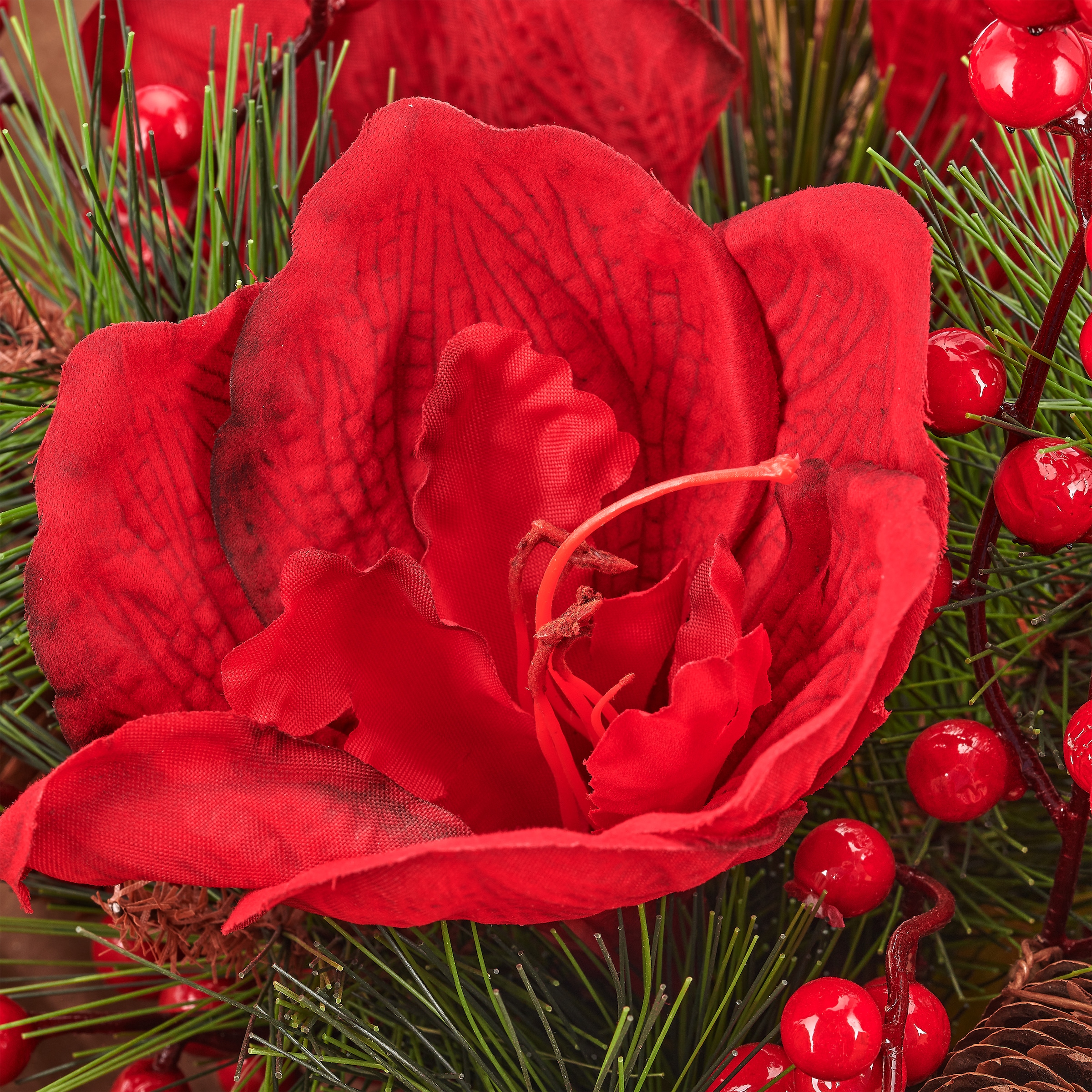 OTTO home Winterliche Kunstpflanze »Strauß mit Amaryllis, Tanne und Zapfen in Papiermanschette« ideale Weihnachtsdeko oder Geschenkidee