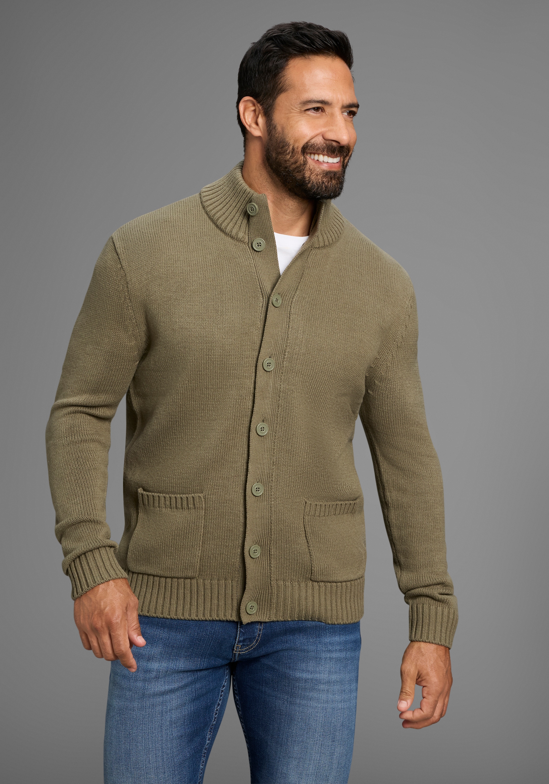 Man's World Strickjacke »Neue Kollektion! Highlight mit Knöpfen& Taschen« mit Stehkragen,weicher Griff, Perfekt für die kältere Jahreszeit