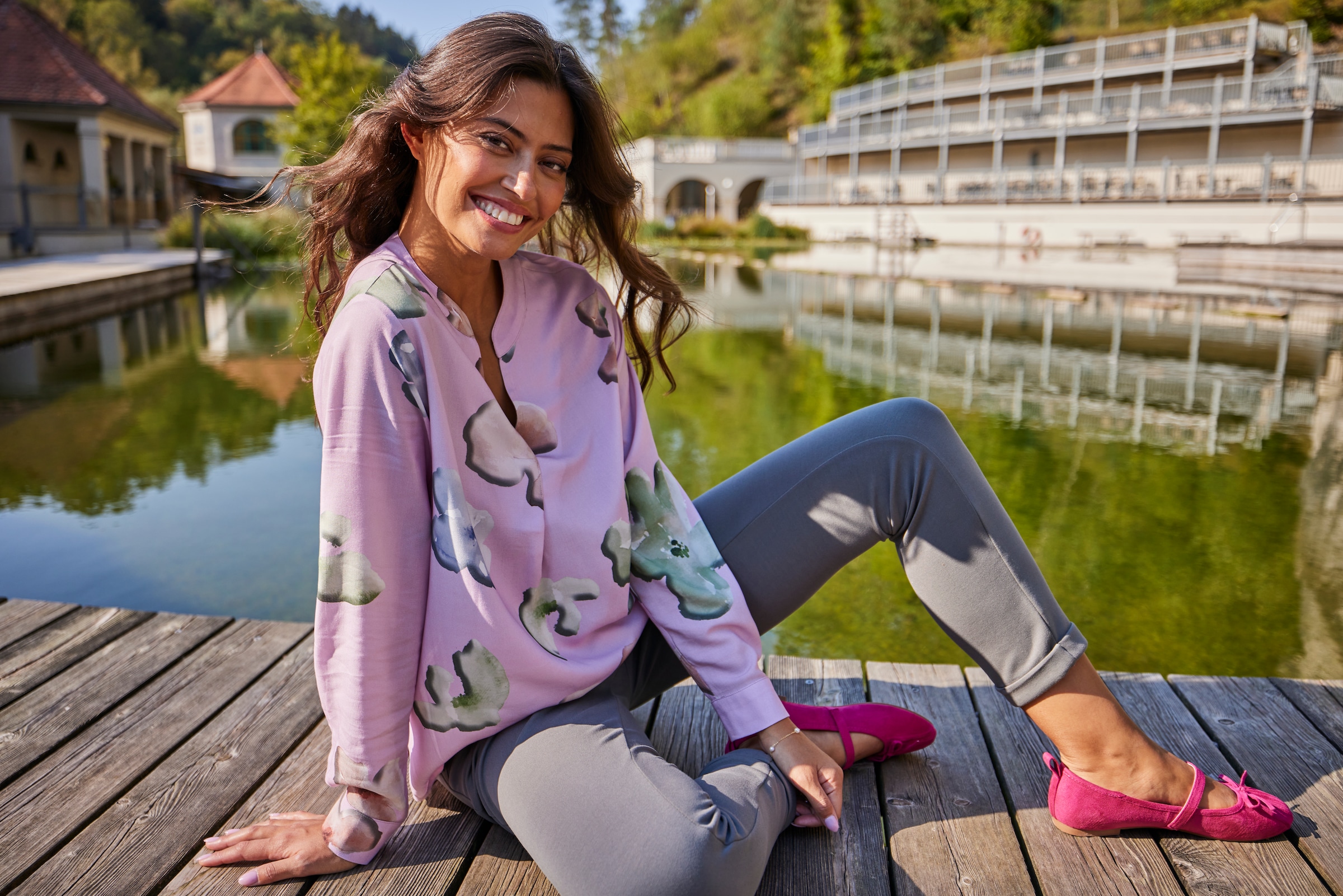 Aniston SELECTED Schlupfbluse, mit ausdrucksvollen und malerischen Blumendruck - NEUE KOLLEKTION