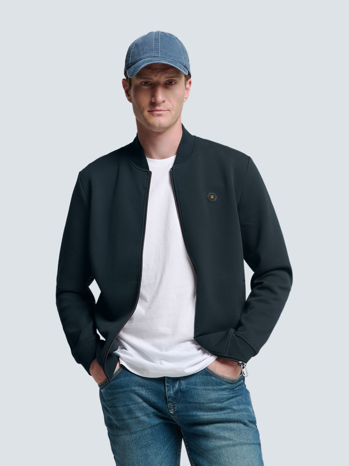 Sweatjacke, mit Logostickerei