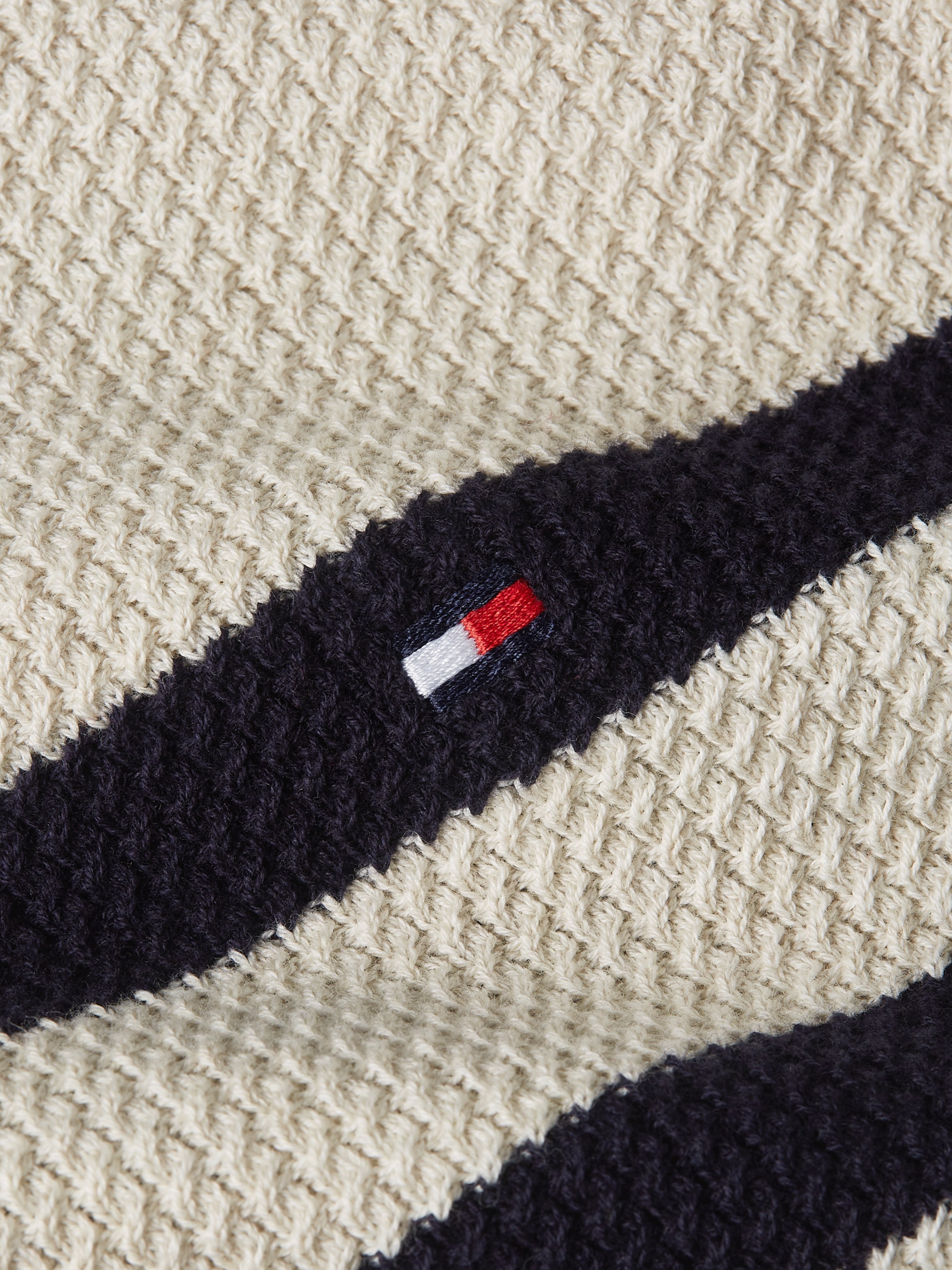 Tommy Hilfiger Strickpullover »STRUCTURE CREW NK«, mit kontrastfarbenen Streifen
