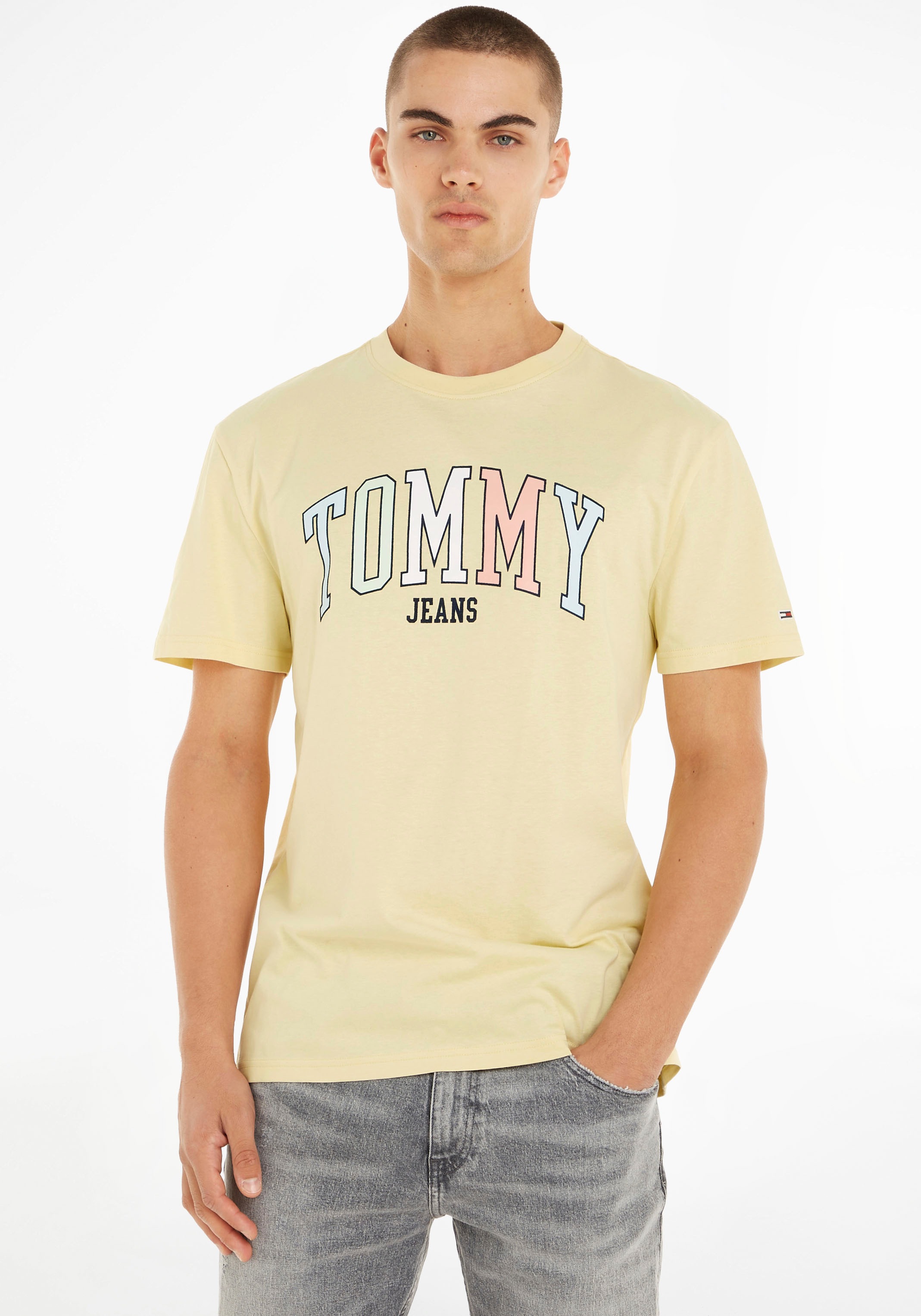 ♕ mit TOMMY Jeans Tommy großem »TJM CLSC T-Shirt POP bei Logo-Frontmotiv COLLEGE TEE«,