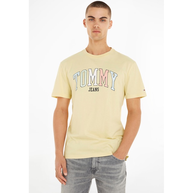 Tommy Jeans T-Shirt »TJM CLSC COLLEGE POP TOMMY TEE«, mit großem Logo-Frontmotiv  bei ♕