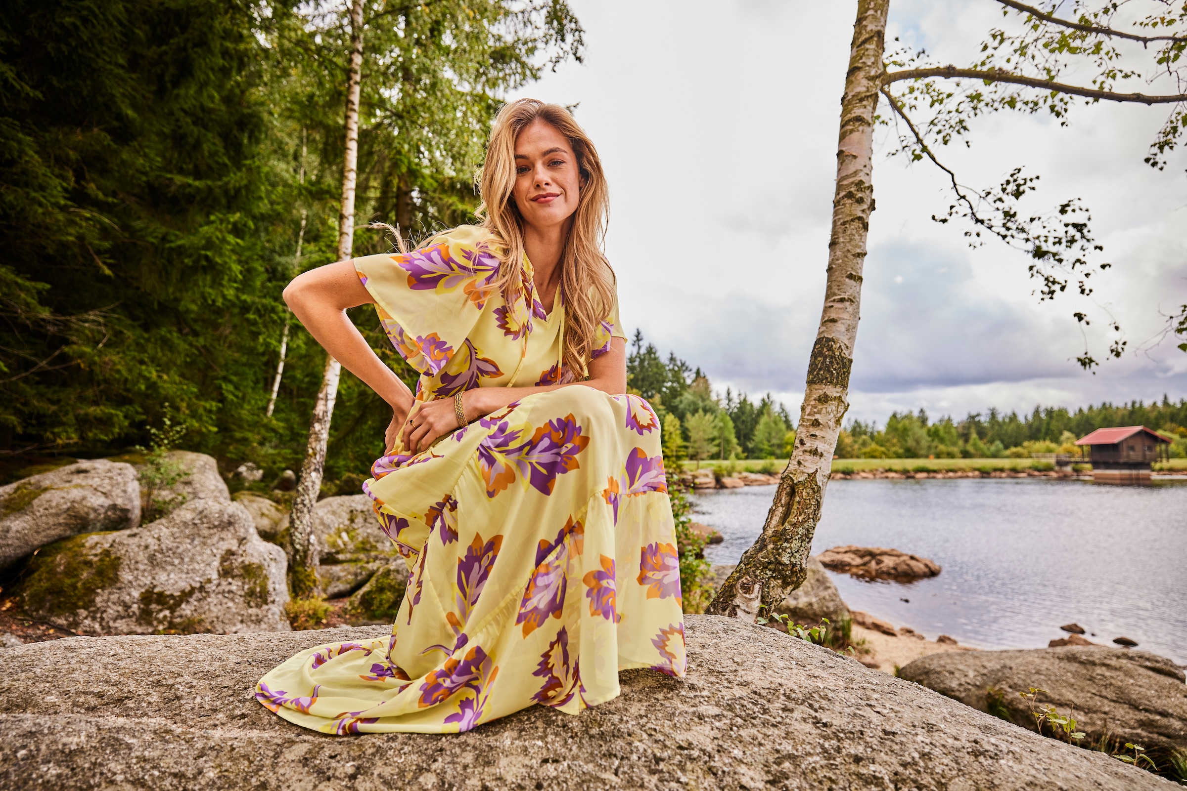 Aniston CASUAL Sommerkleid mit grafischen Blättern bedruckt - NEUE KOLLEKTION