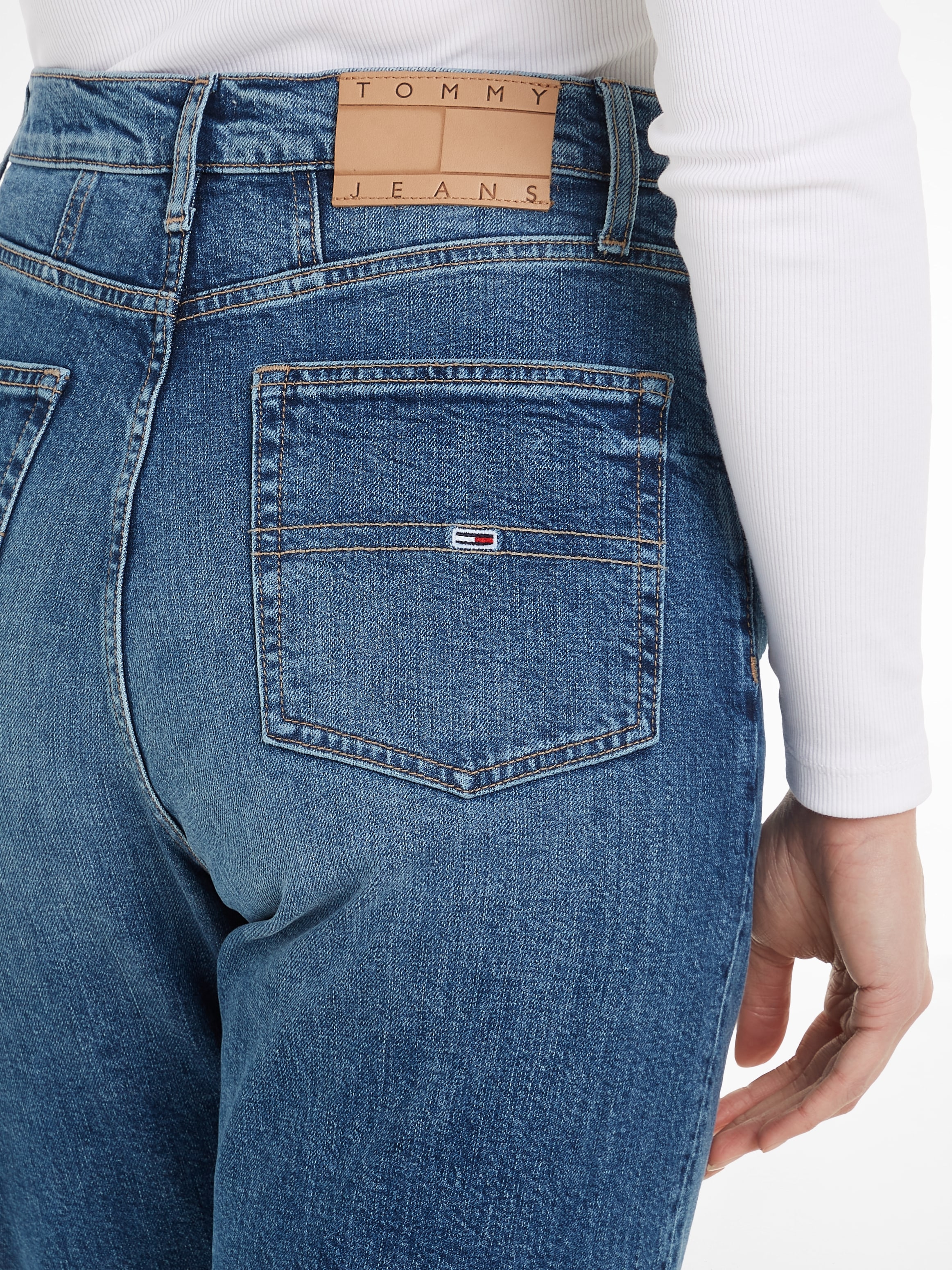 »MOM ♕ Logopatch Tommy Jeans UH bei Mom-Jeans mit DG«, JEAN TPR