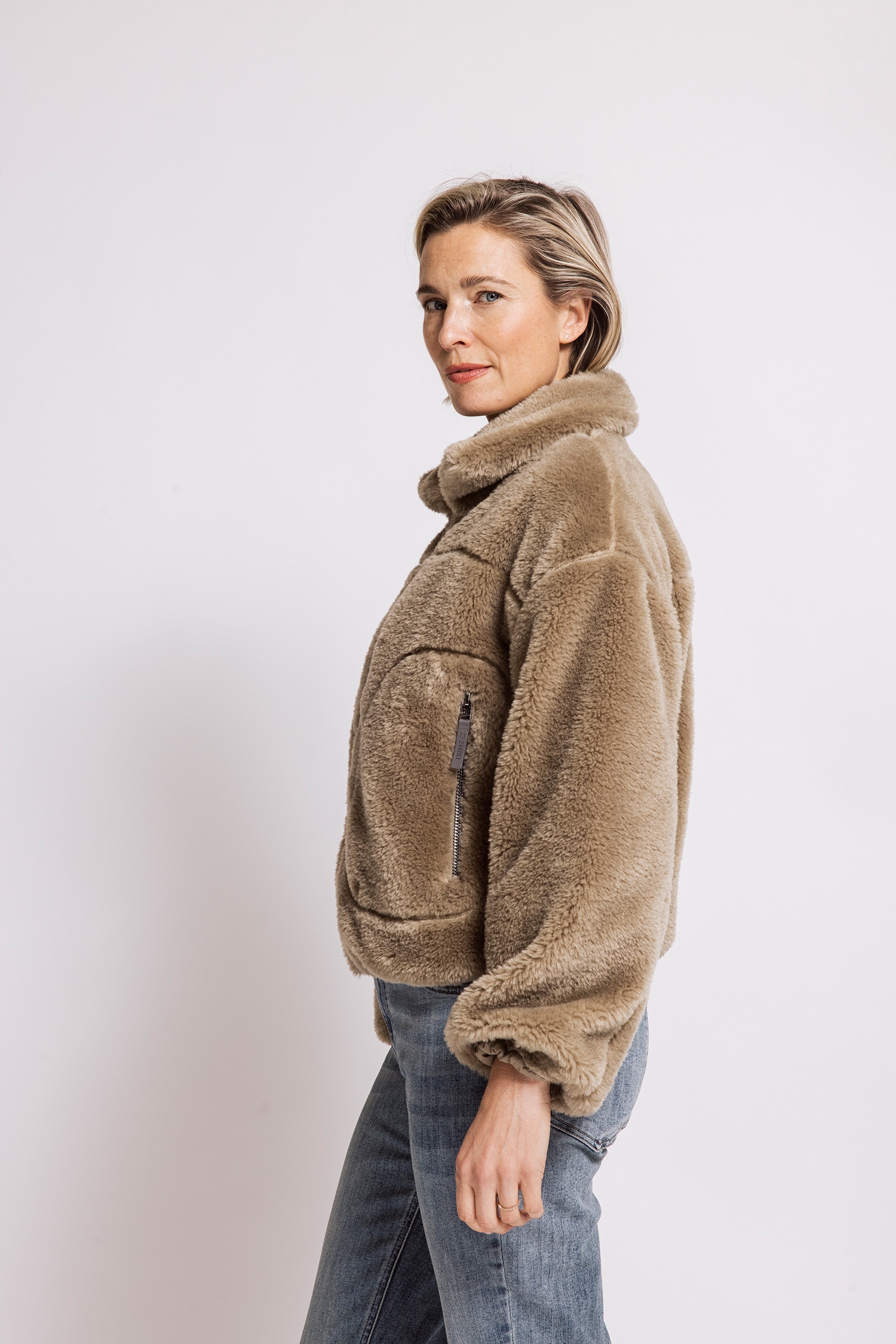 Zhrill Jackenblazer »APRIL« Fellimitatjacke / Kuscheljacke / mit Stehkragen und Reißverschluss