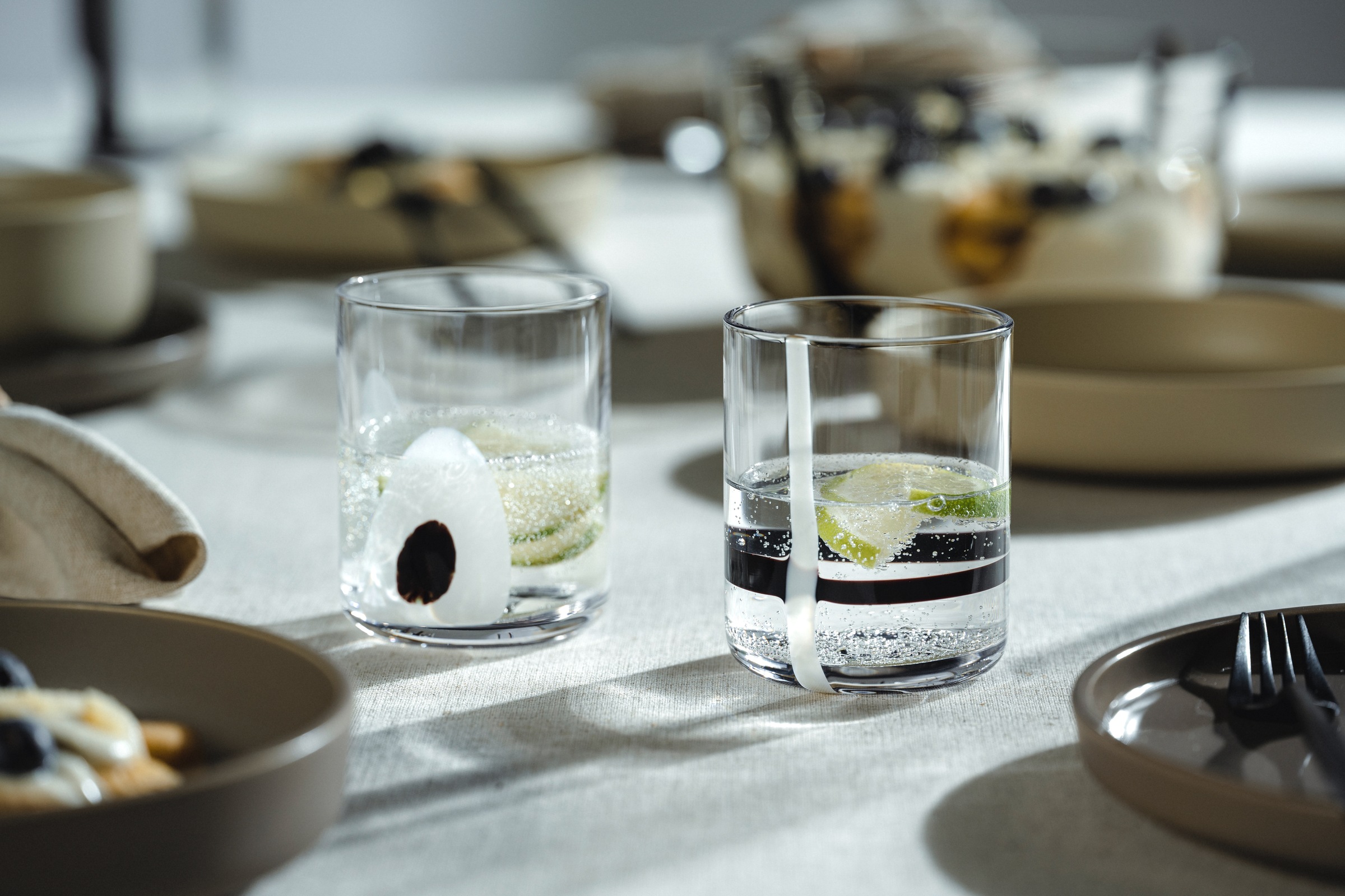 LEONARDO Gläser-Set »Trinkglas BANDA NERA, 300 ml, 2er-Set« mit weißen und schwarzen Dekor